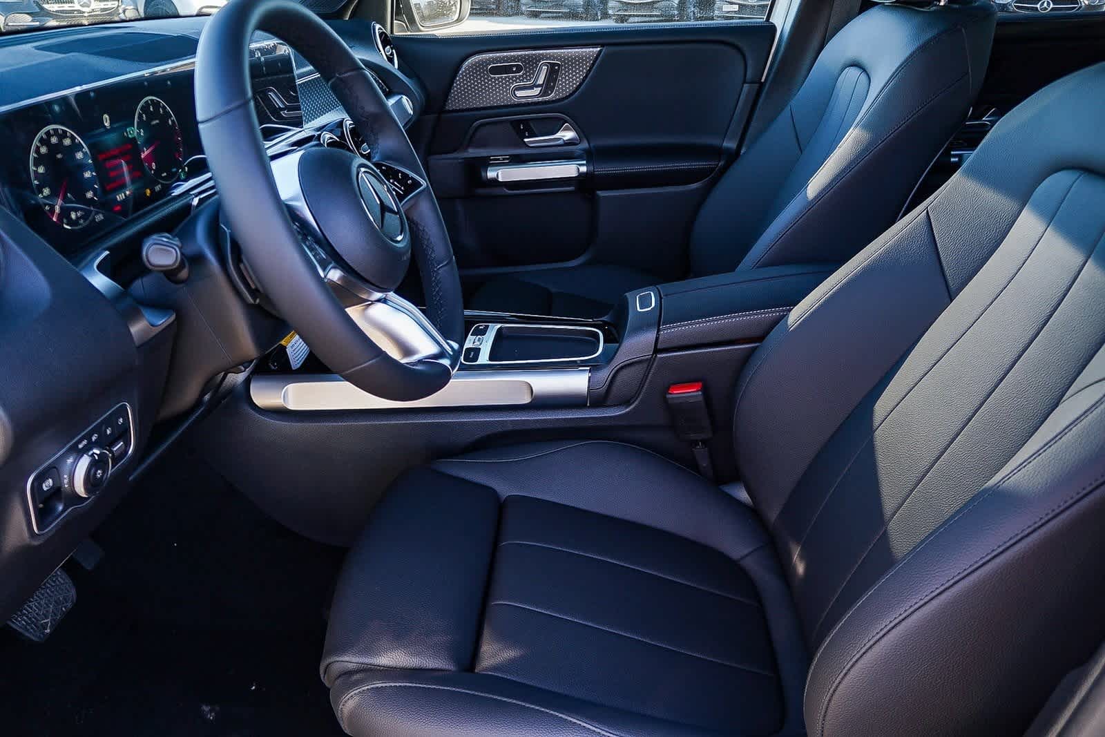 Thumbnail: 2026 Mercedes-Benz GLB - 21