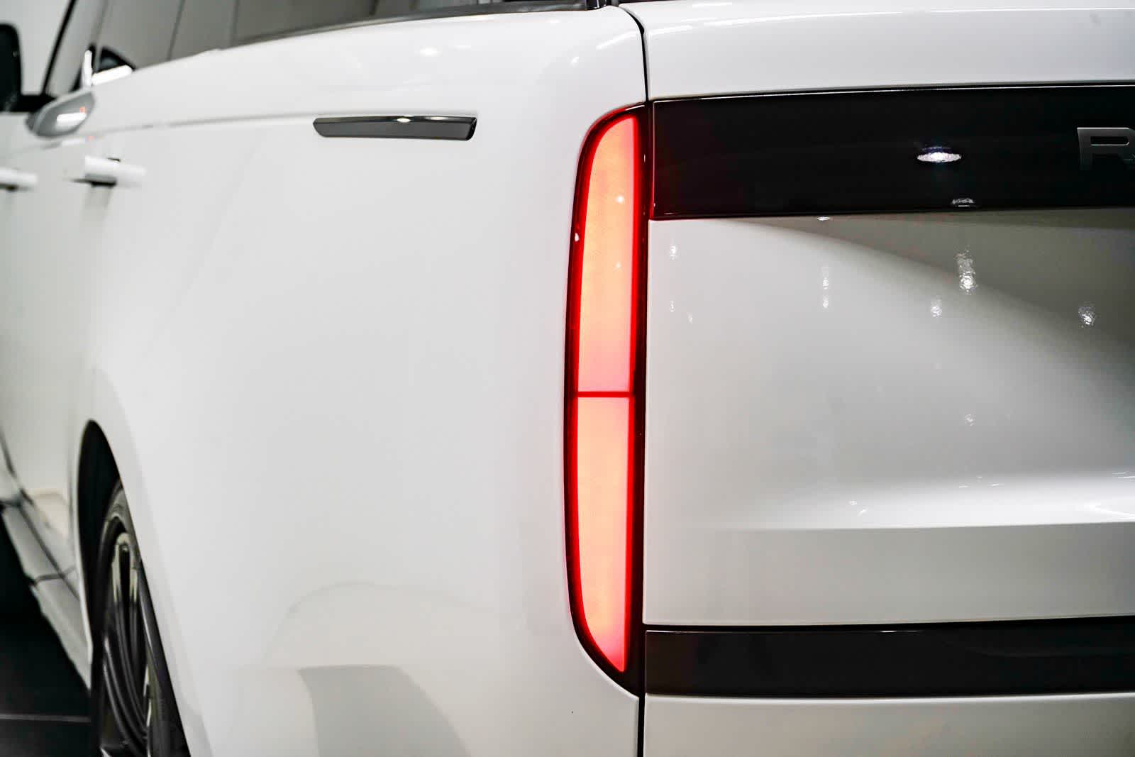 Thumbnail: 2024 Land Rover Range Rover - 9