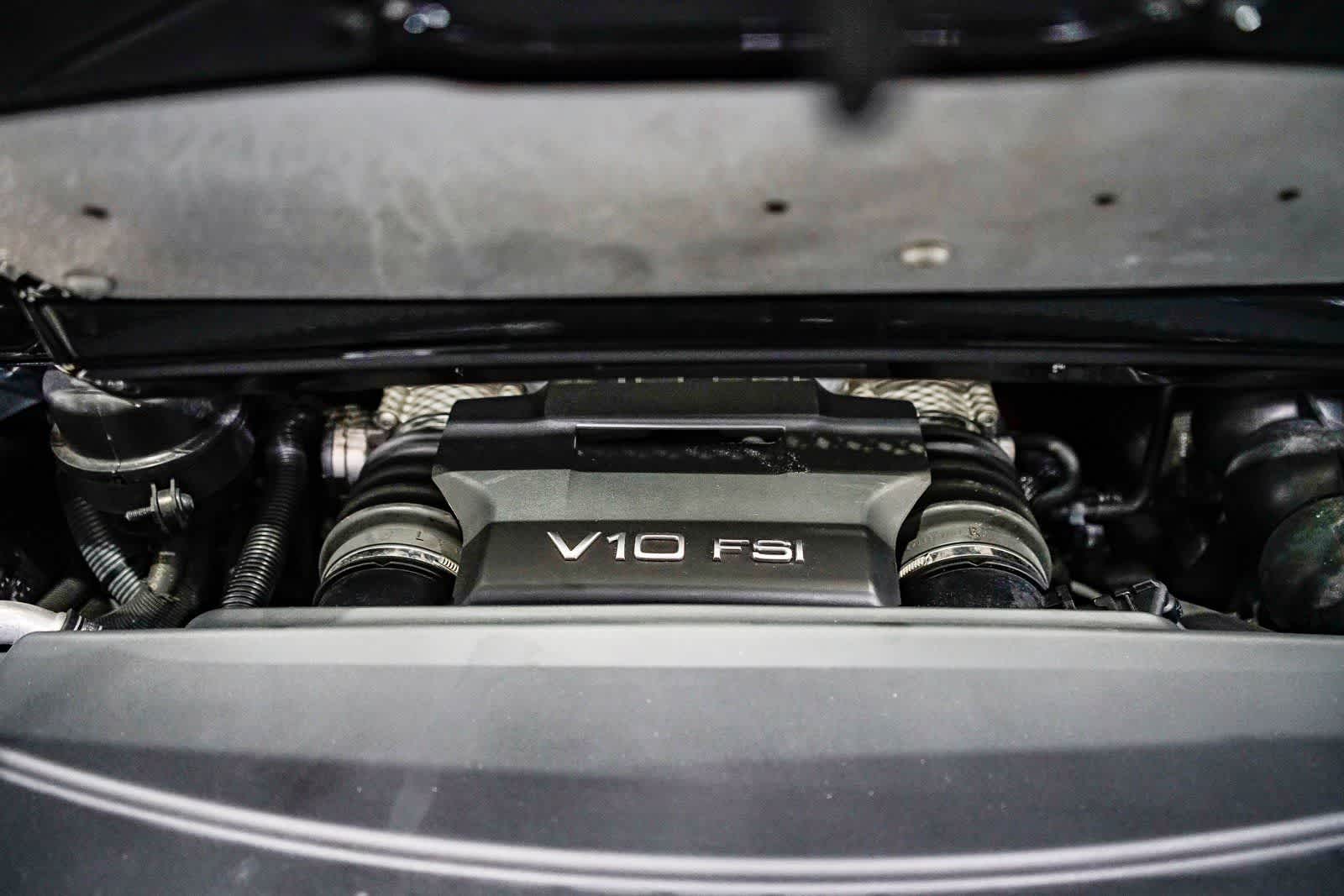 Thumbnail: 2011 Audi R8 - 40