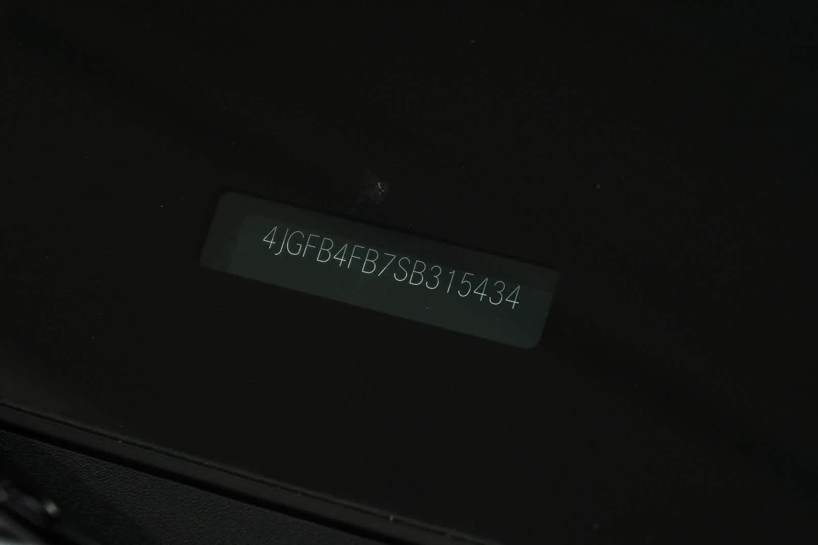 Thumbnail: 2025 Mercedes-Benz GLE - 32