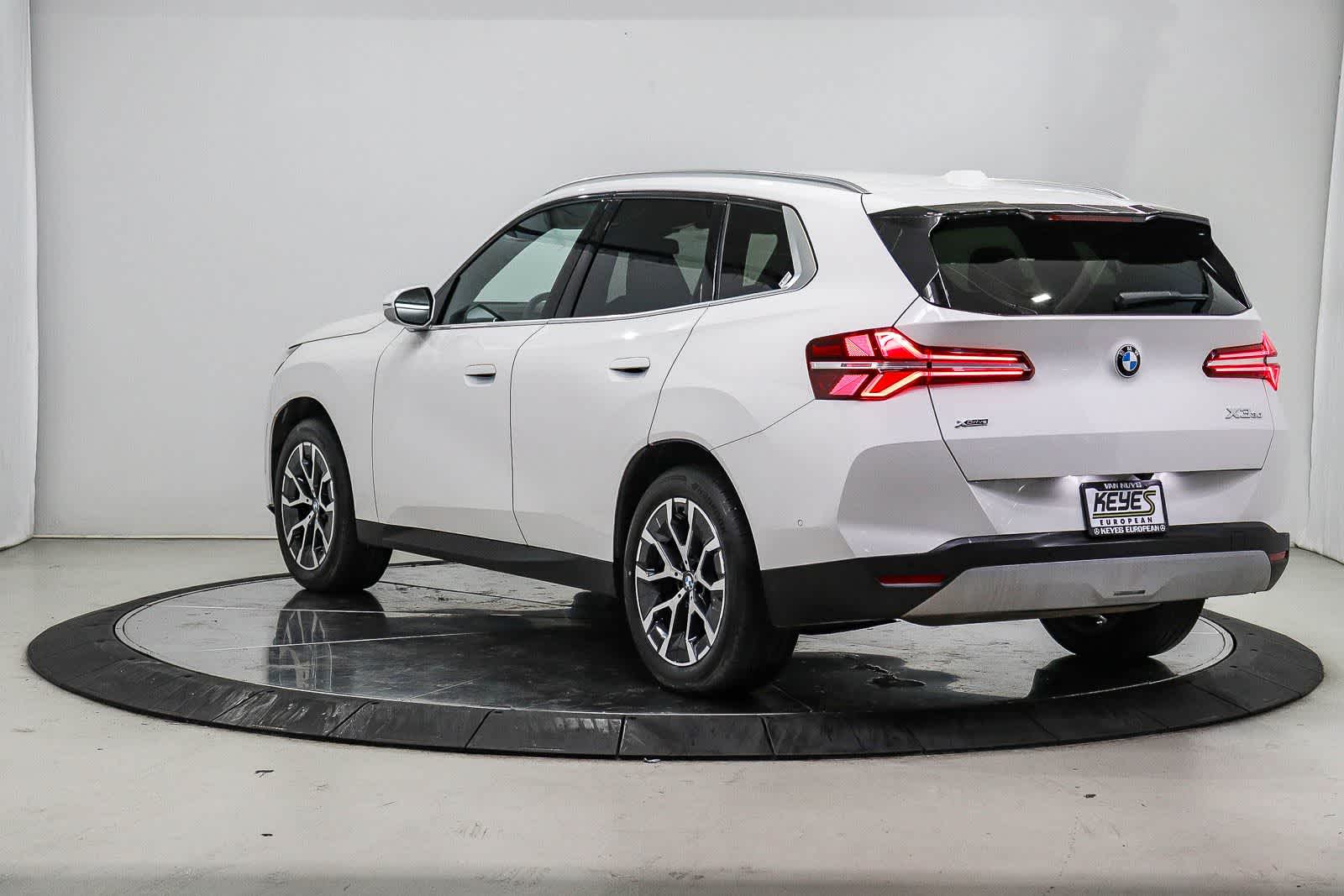 Thumbnail: 2026 BMW X3 - 2