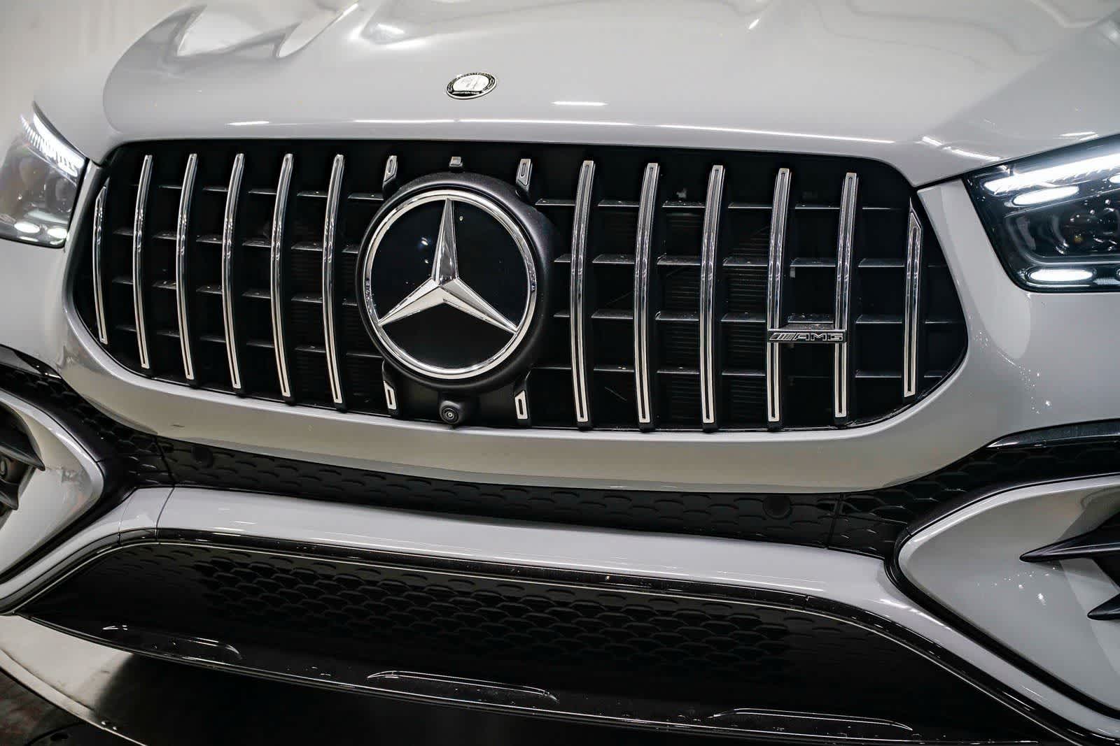 Thumbnail: 2026 Mercedes-Benz GLE - 8