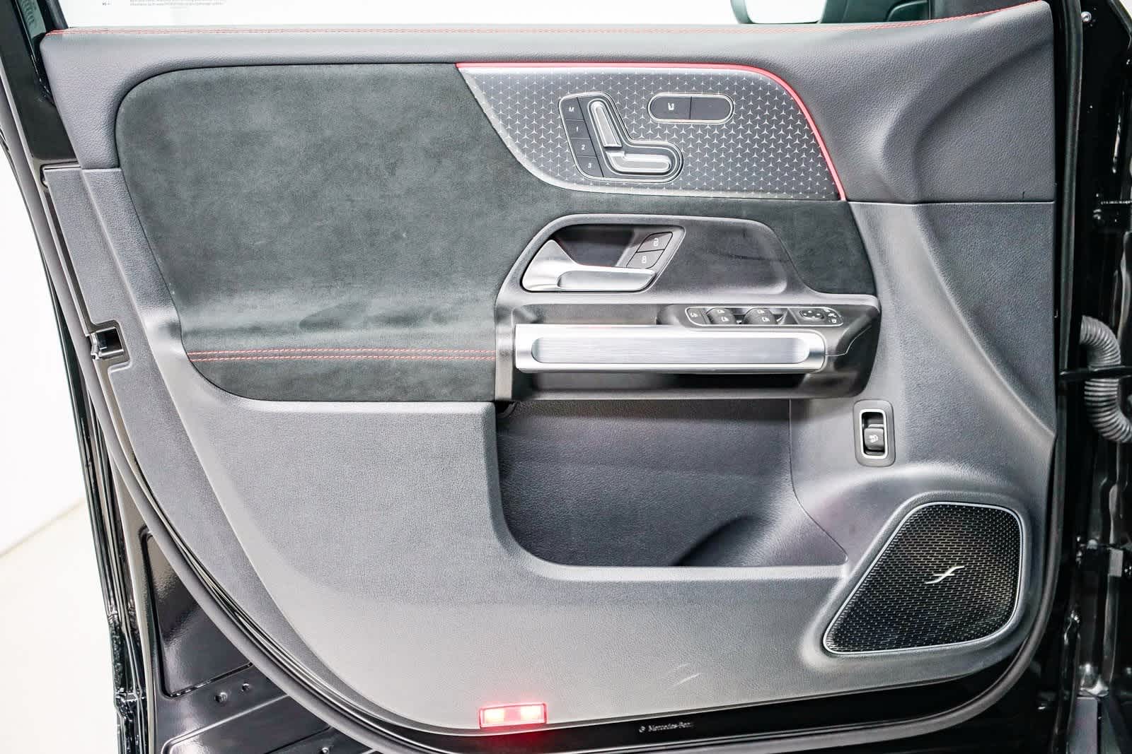 Thumbnail: 2025 Mercedes-Benz GLB - 18