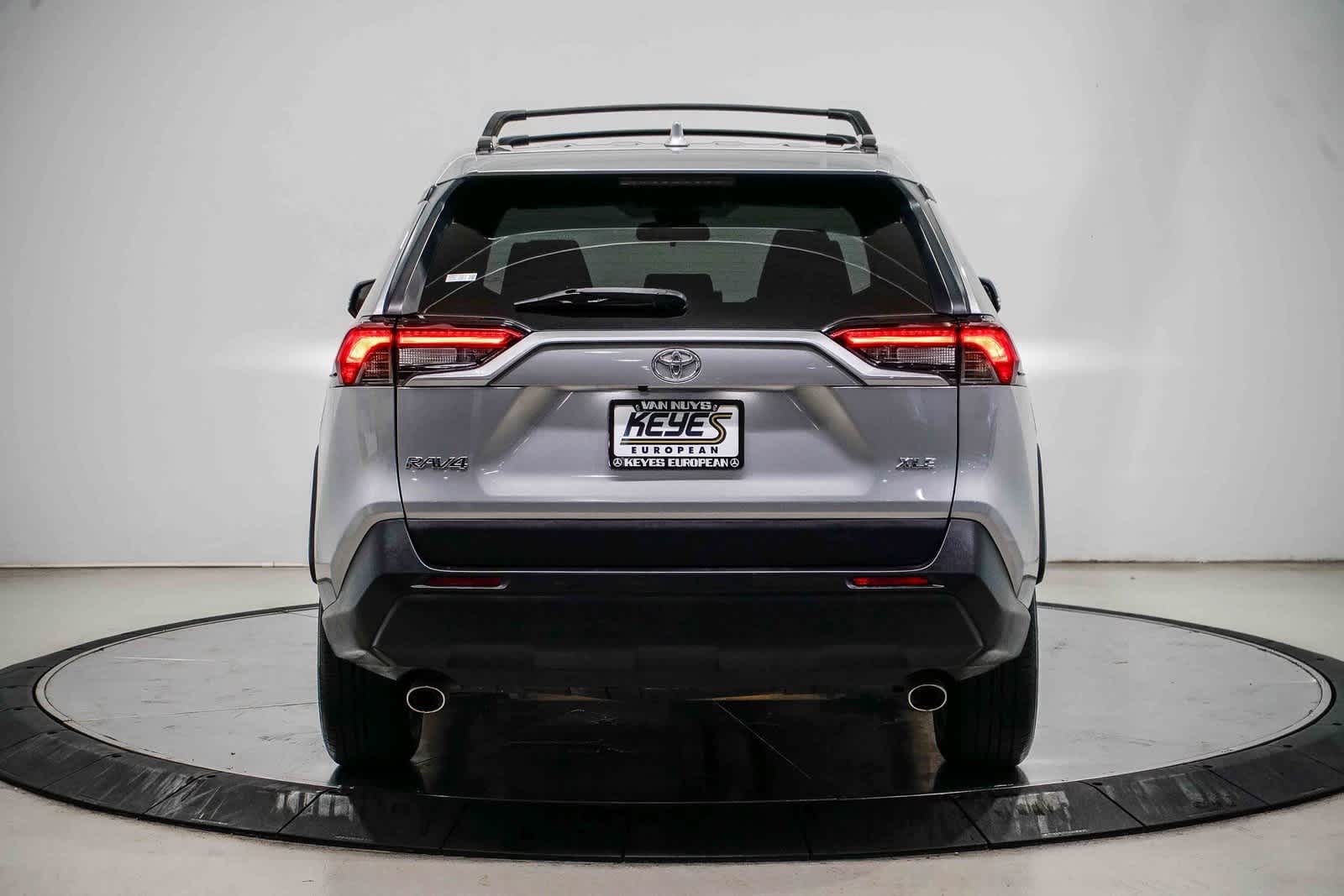 Thumbnail: 2019 Toyota RAV4 - 3