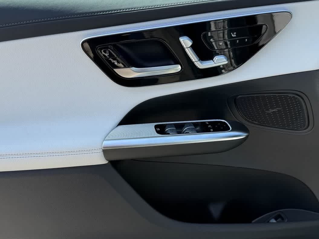 Thumbnail: 2025 Mercedes-Benz GLC - 22