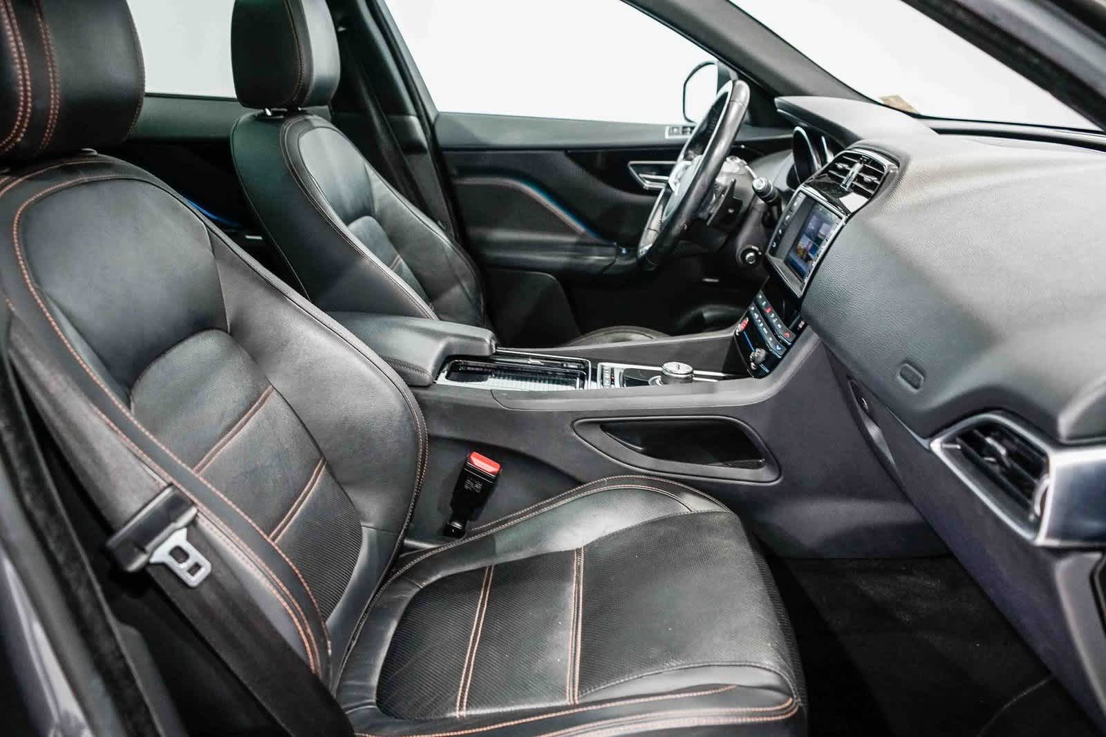 Thumbnail: 2018 Jaguar F-Pace - 16