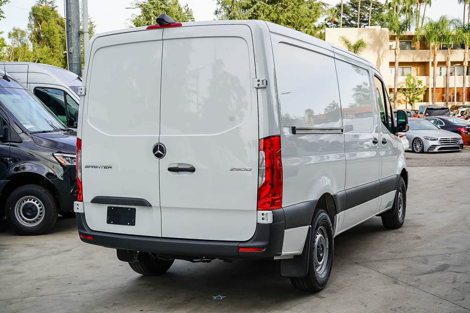 Thumbnail: 2026 Mercedes-Benz Sprinter - 4
