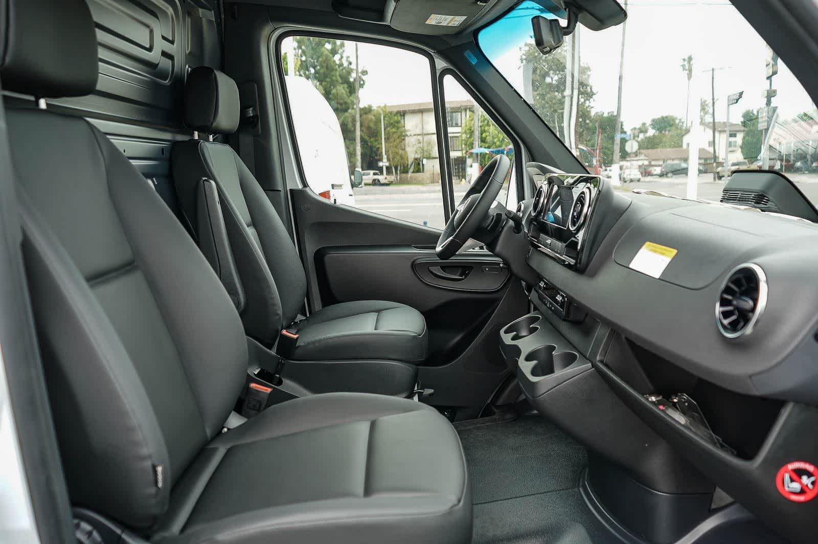 Thumbnail: 2026 Mercedes-Benz Sprinter - 20