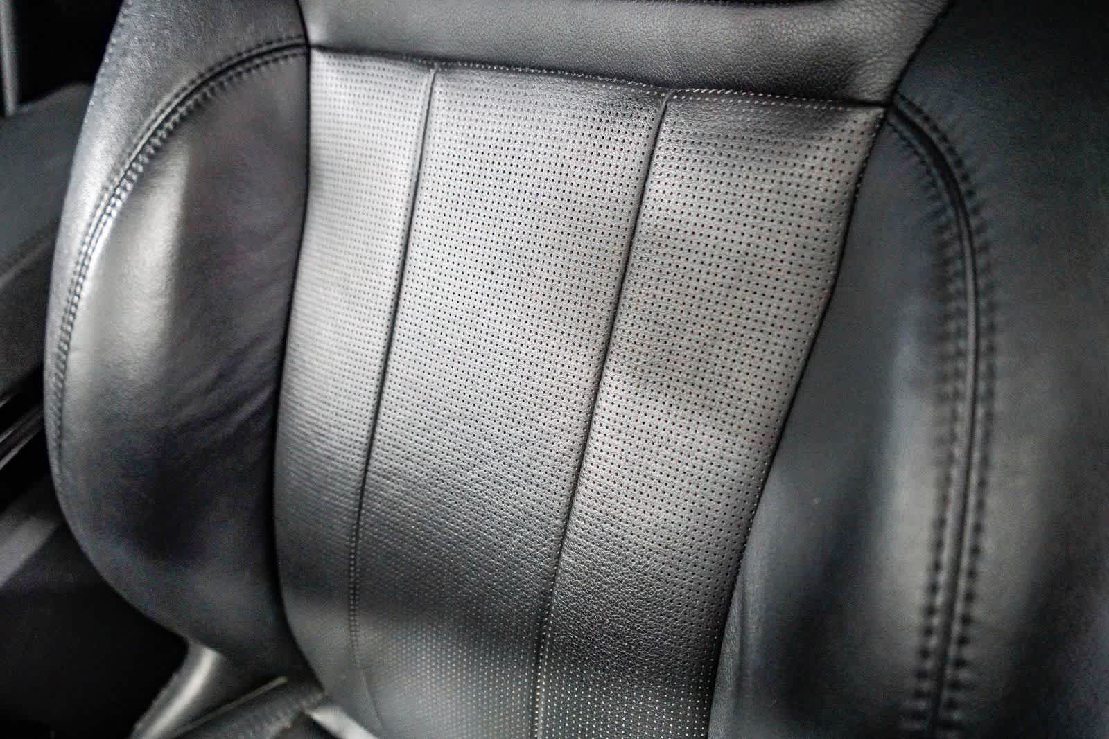 Thumbnail: 2018 Land Rover Discovery - 26