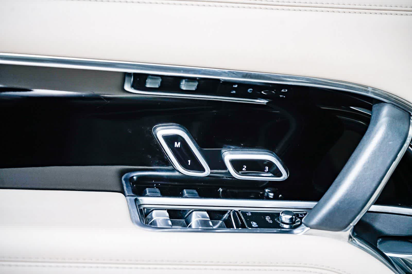 Thumbnail: 2023 Land Rover Range Rover - 20