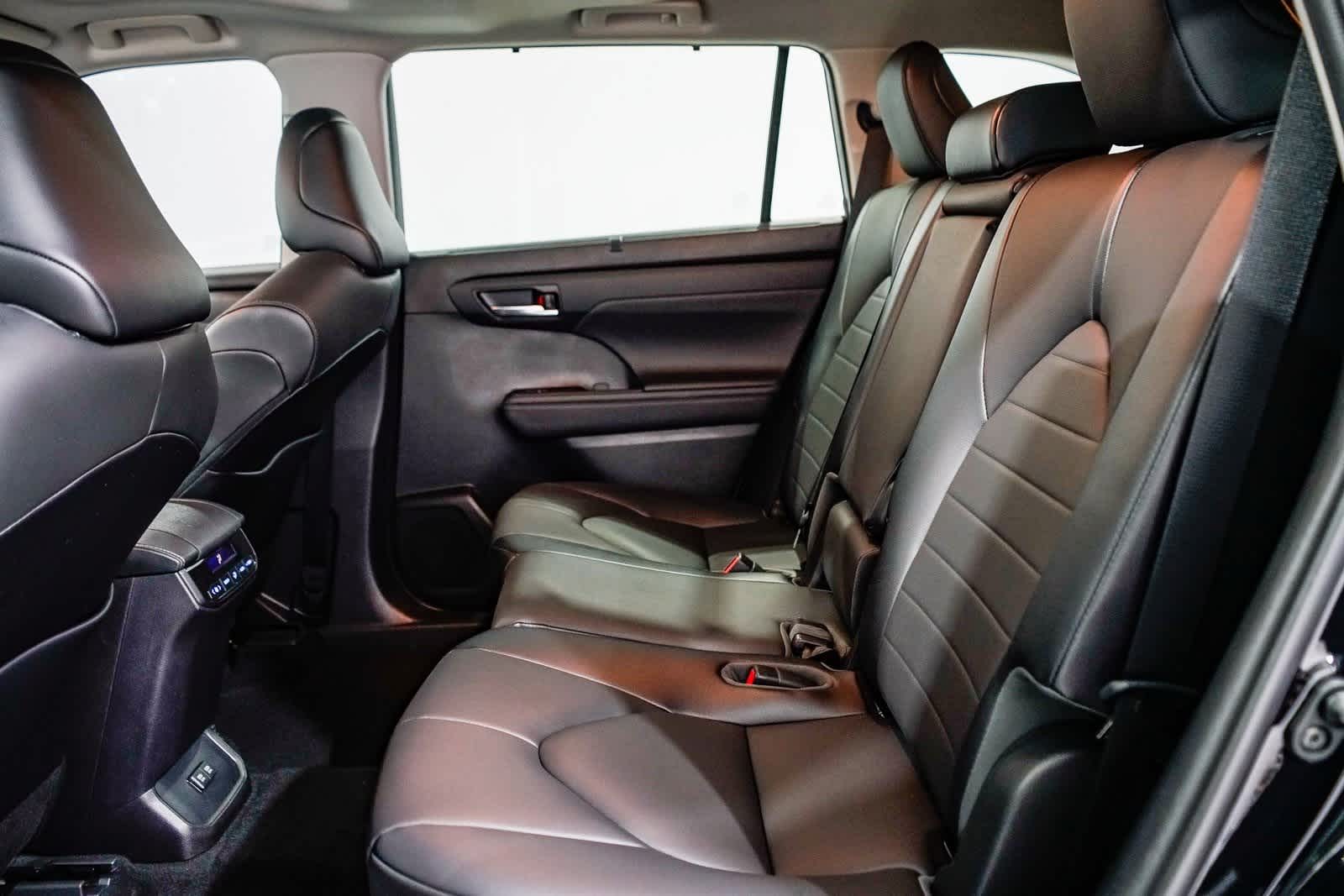 Thumbnail: 2021 Toyota Highlander - 18