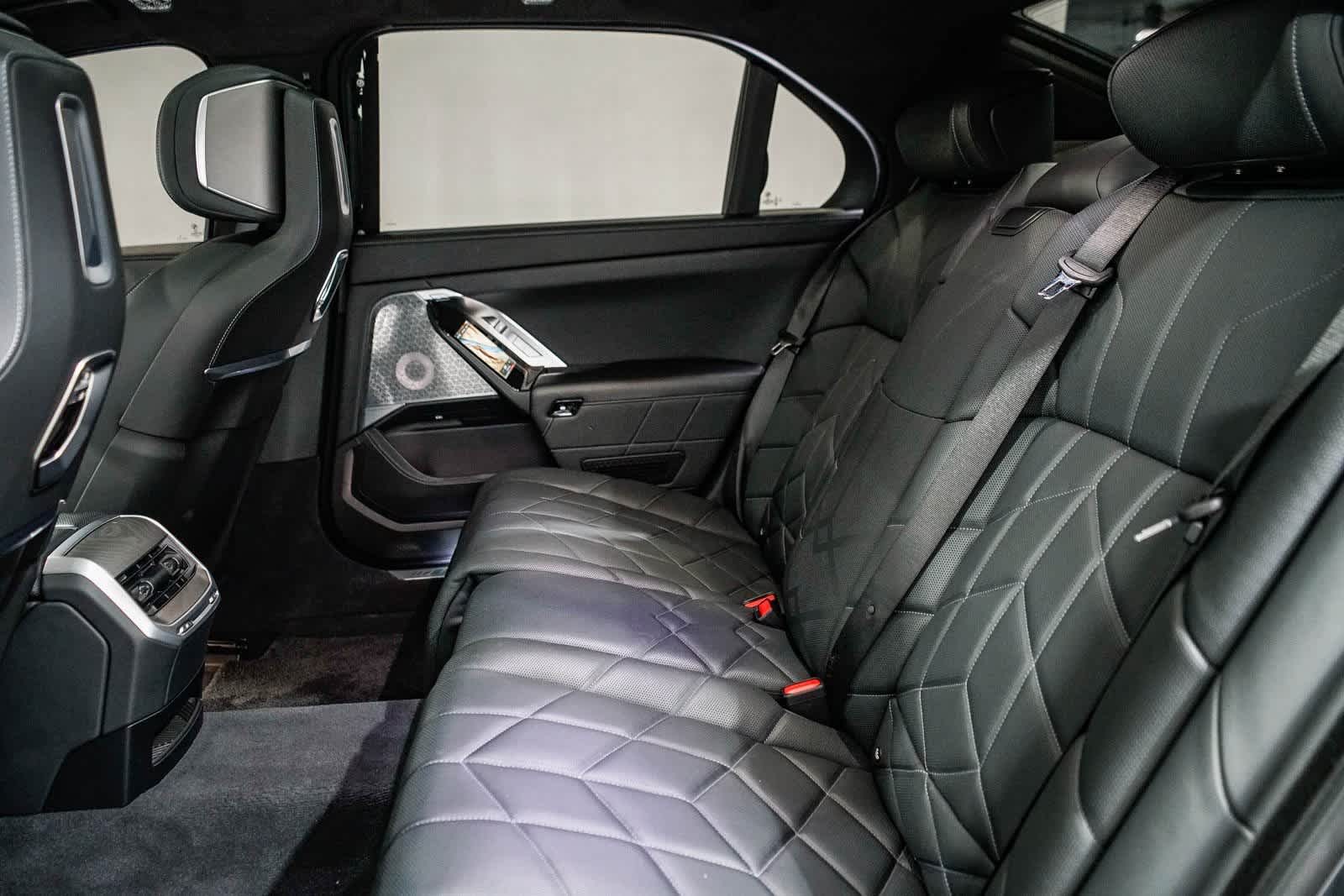 Thumbnail: 2023 BMW i7 - 18