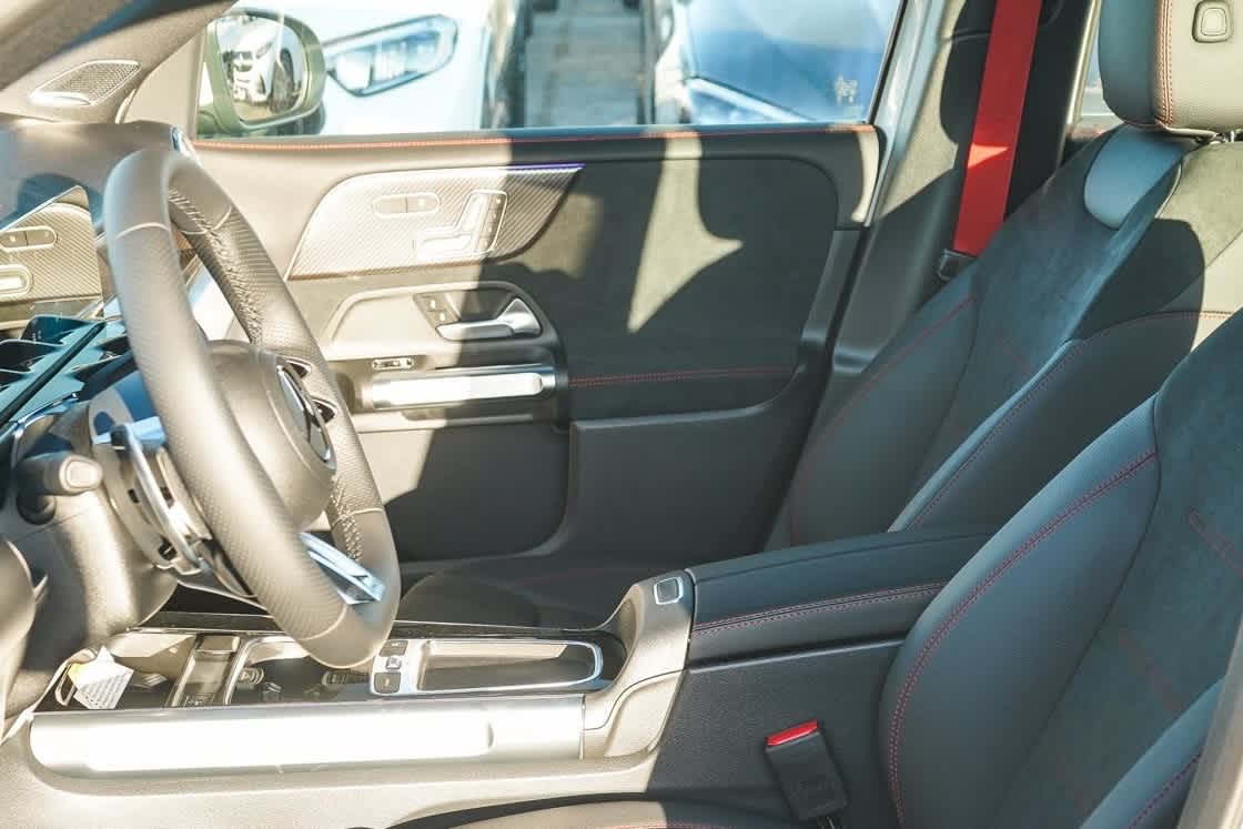 Thumbnail: 2025 Mercedes-Benz GLB - 21