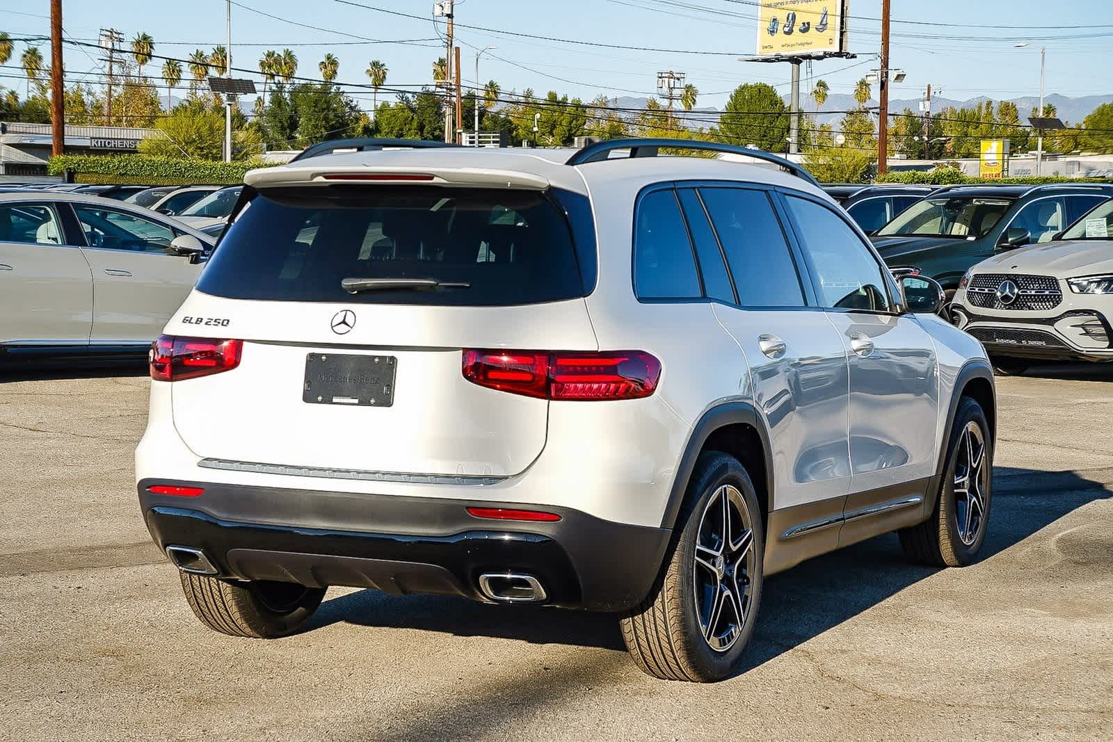 Thumbnail: 2026 Mercedes-Benz GLB - 4