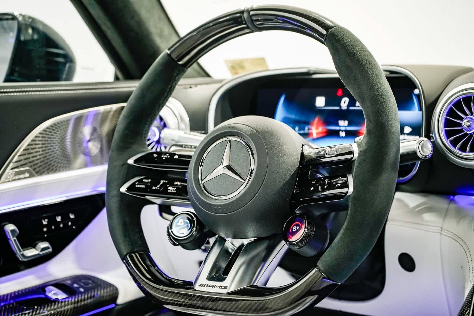 Thumbnail: 2025 Mercedes-Benz AMG GT - 15