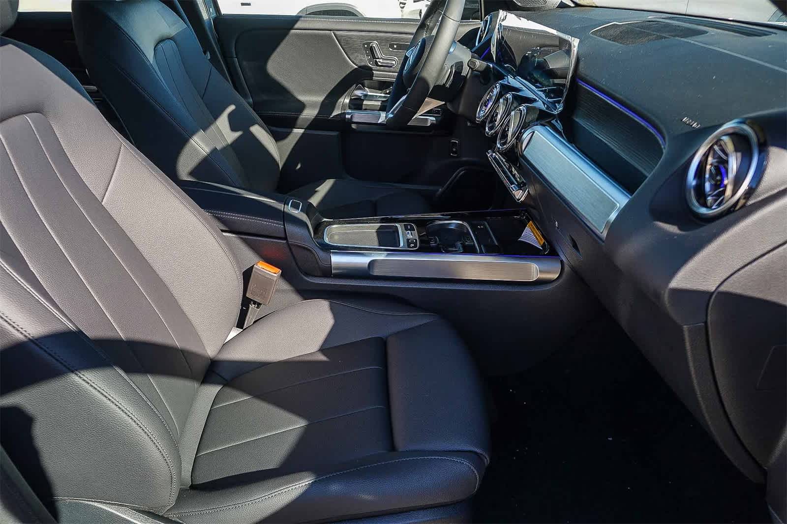 Thumbnail: 2026 Mercedes-Benz GLB - 20