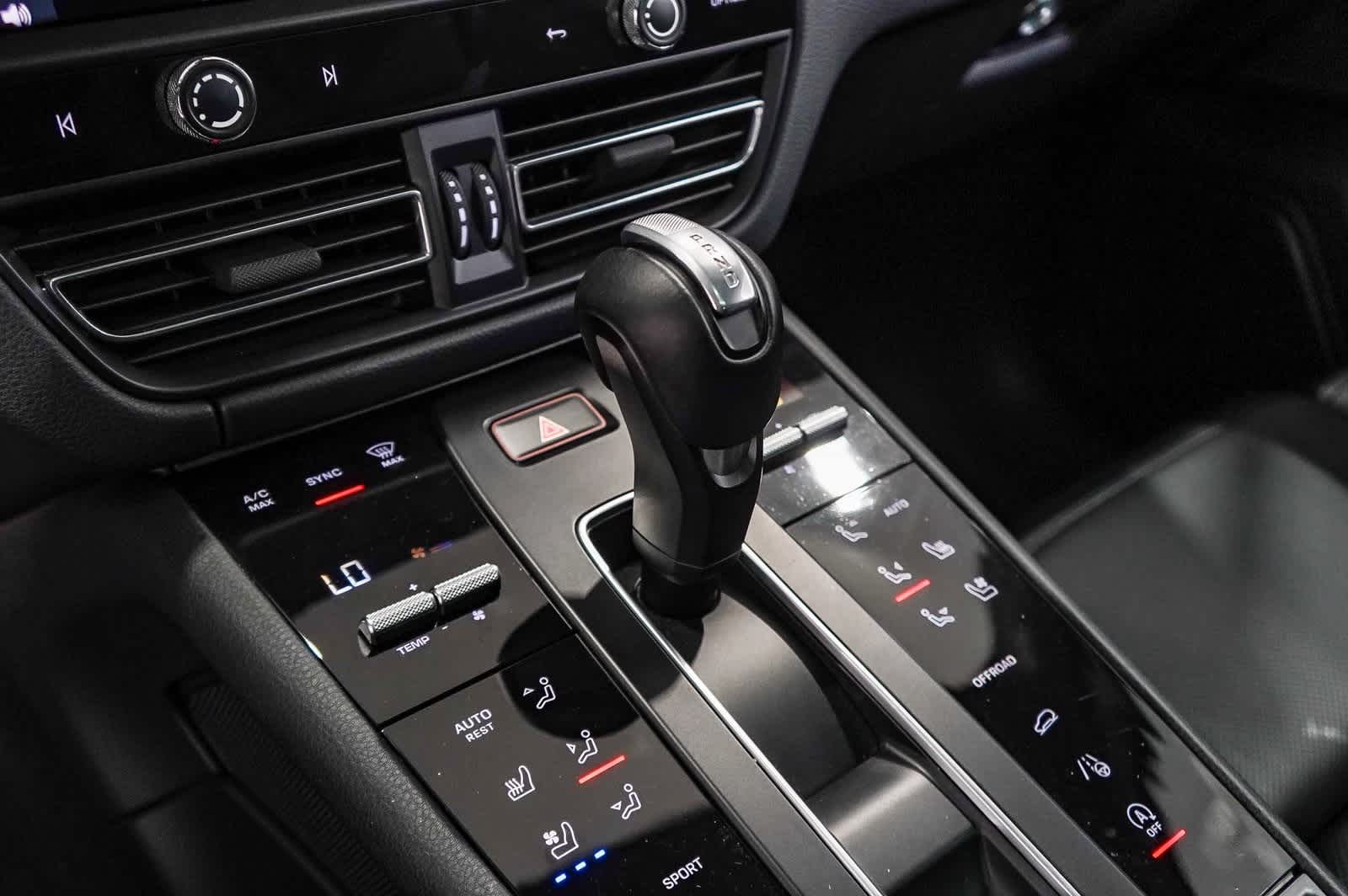 Thumbnail: 2023 Porsche Macan - 22