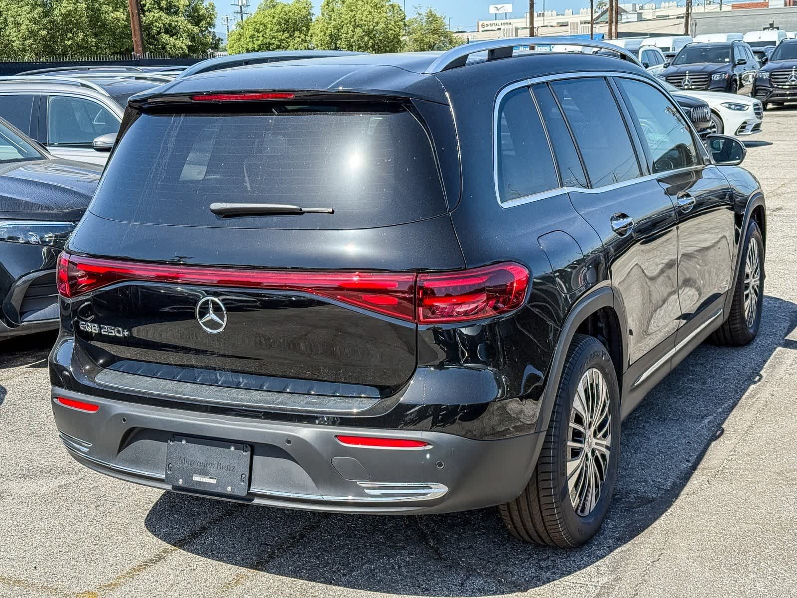 Thumbnail: 2025 Mercedes-Benz EQB - 4