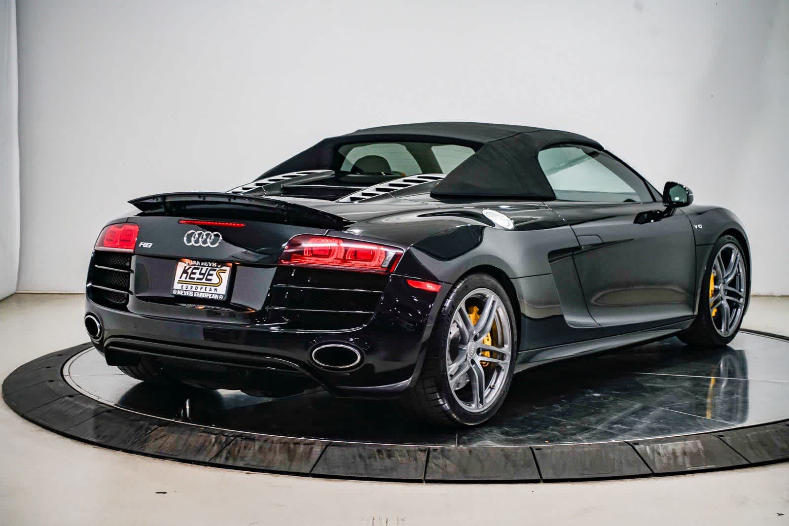 Thumbnail: 2011 Audi R8 - 4