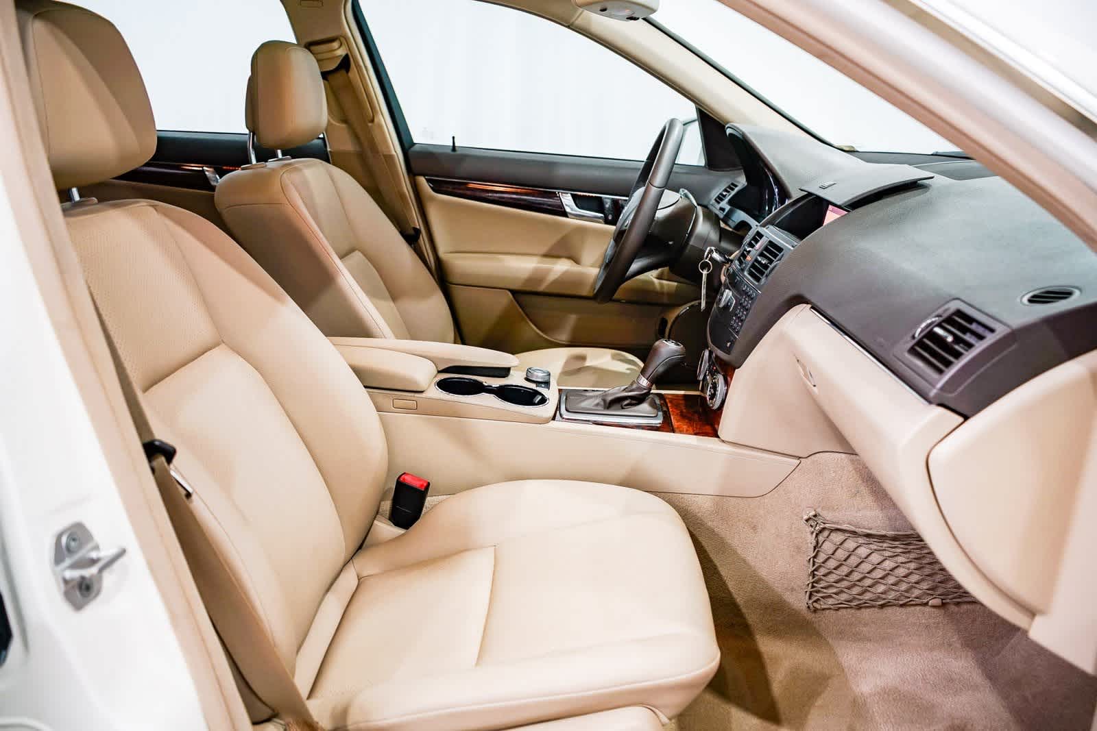 Thumbnail: 2010 Mercedes-Benz C-Class - 16