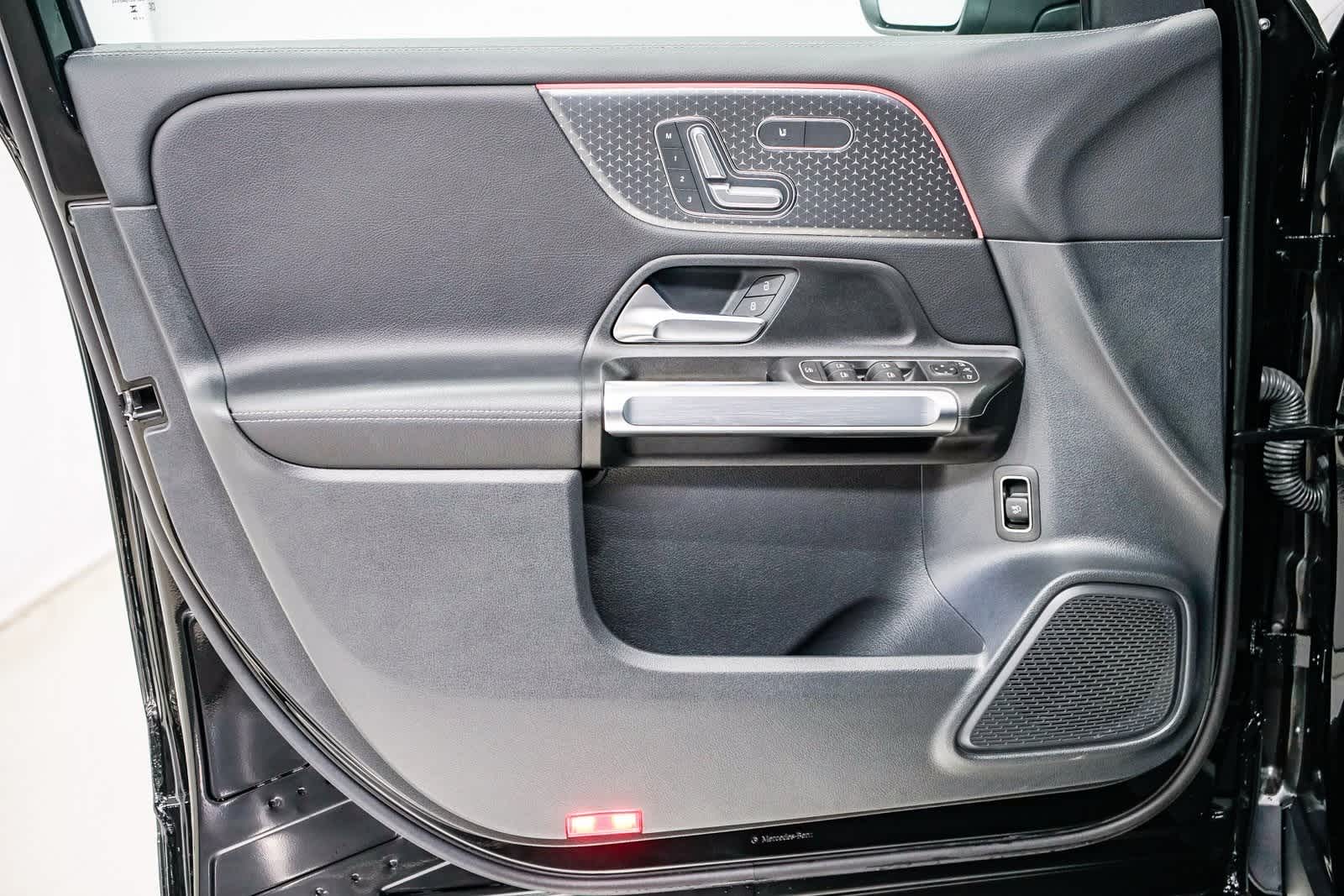 Thumbnail: 2025 Mercedes-Benz GLB - 19