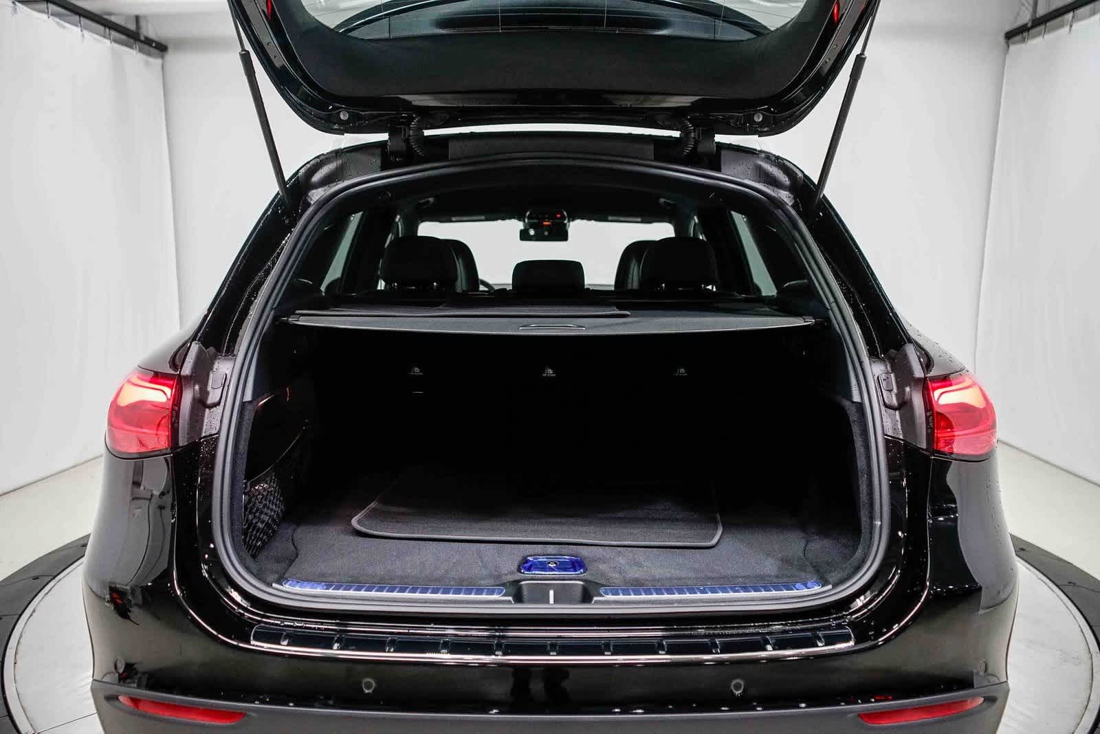 Thumbnail: 2025 Mercedes-Benz GLC - 26