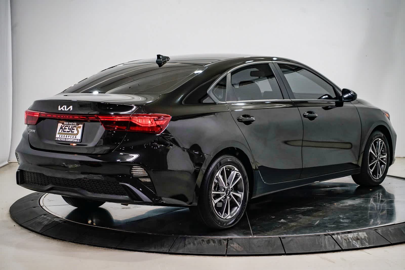 Thumbnail: 2023 Kia Forte - 4