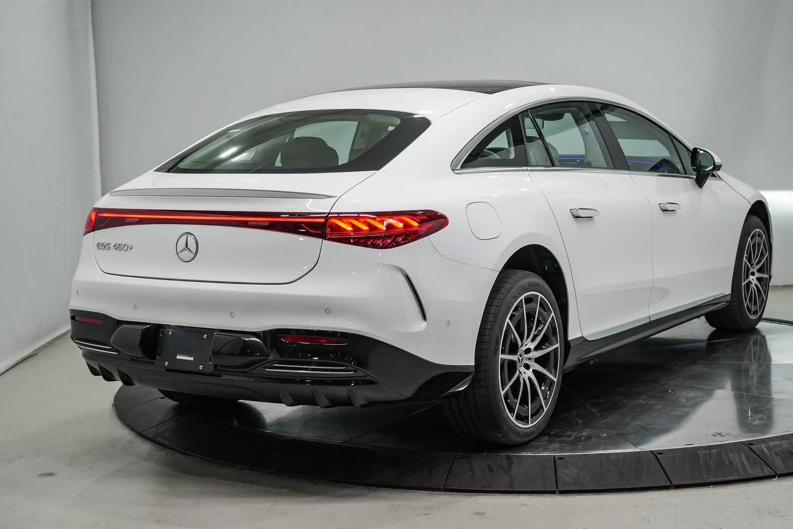 Thumbnail: 2025 Mercedes-Benz EQS - 4