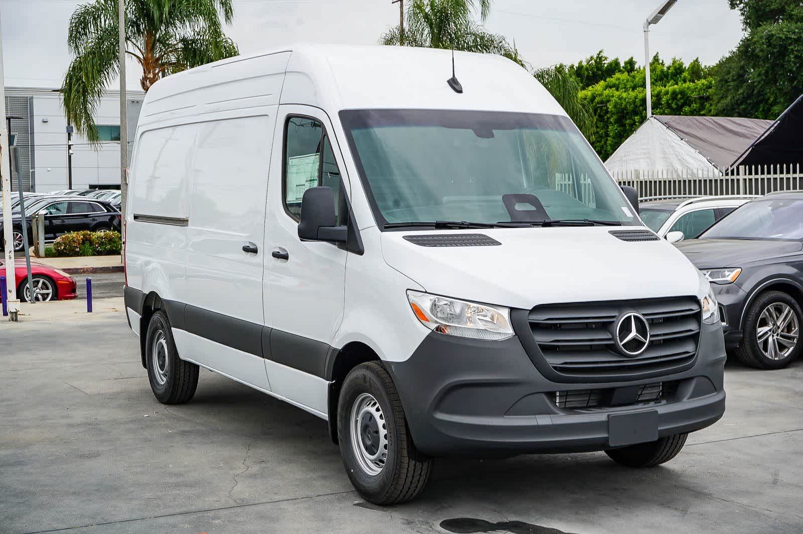Thumbnail: 2026 Mercedes-Benz Sprinter - 3