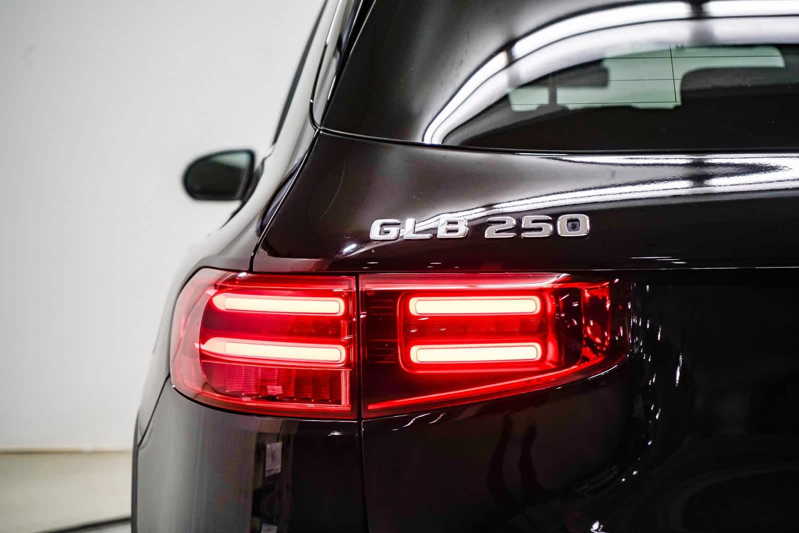 Thumbnail: 2025 Mercedes-Benz GLB - 9