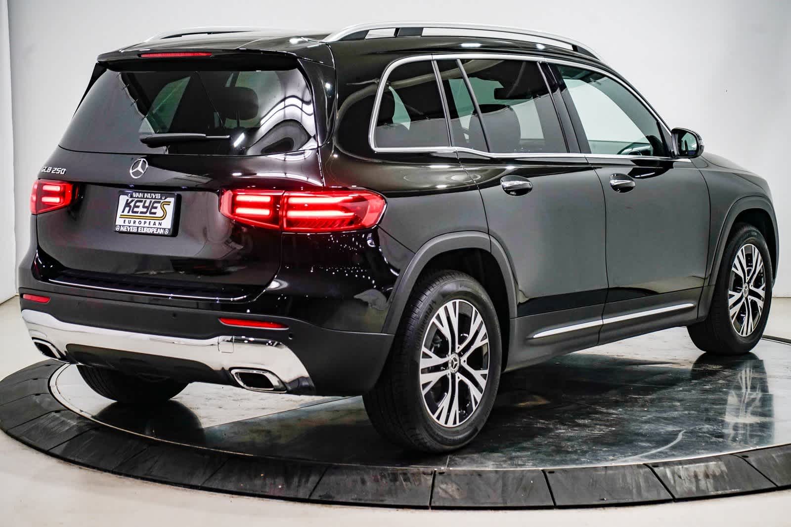 Thumbnail: 2025 Mercedes-Benz GLB - 4