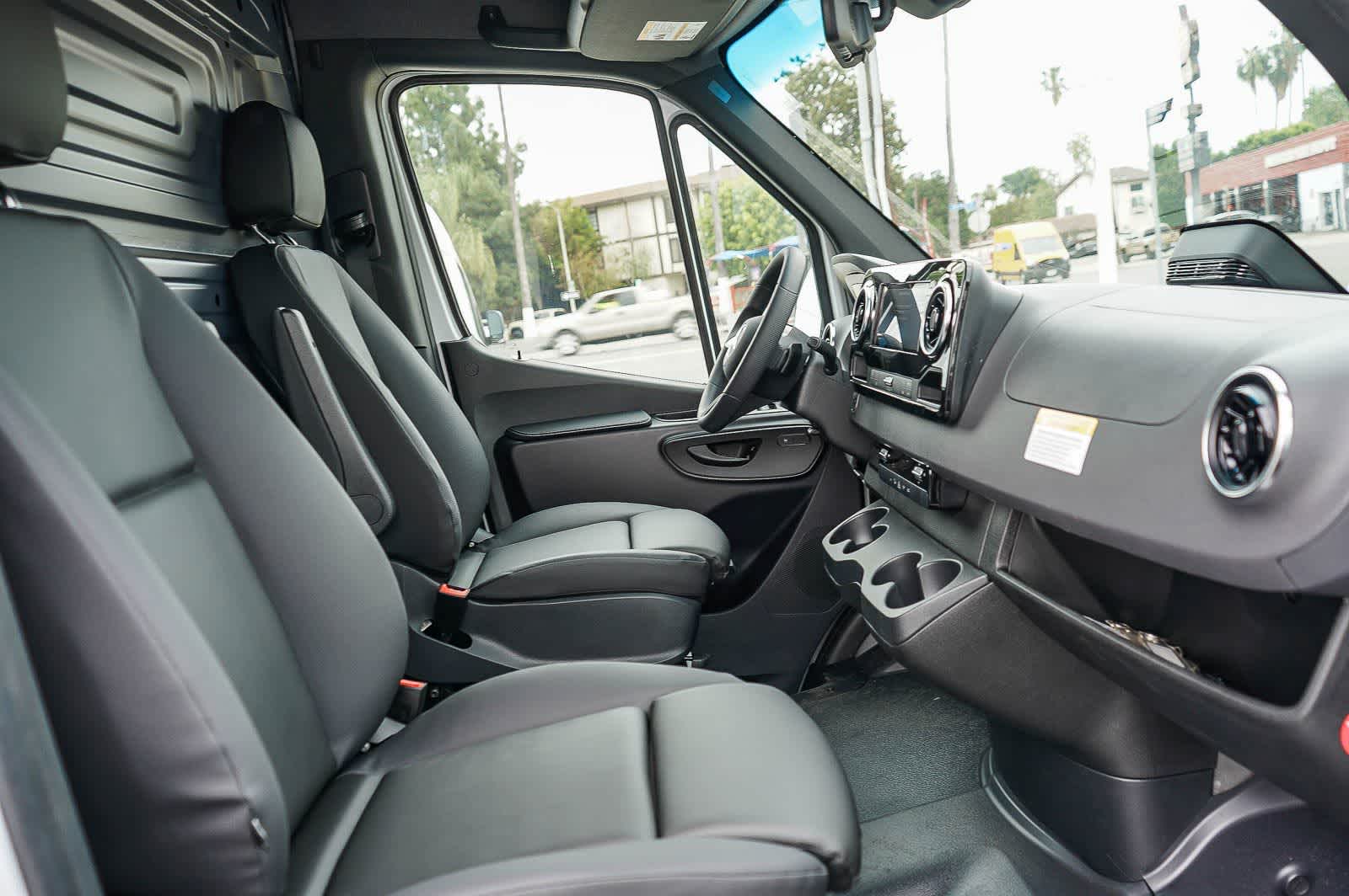 Thumbnail: 2026 Mercedes-Benz Sprinter - 15