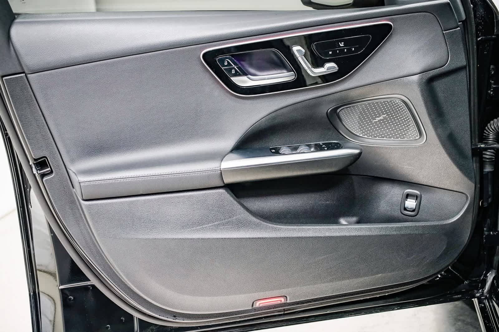 Thumbnail: 2023 Mercedes-Benz C-Class - 19