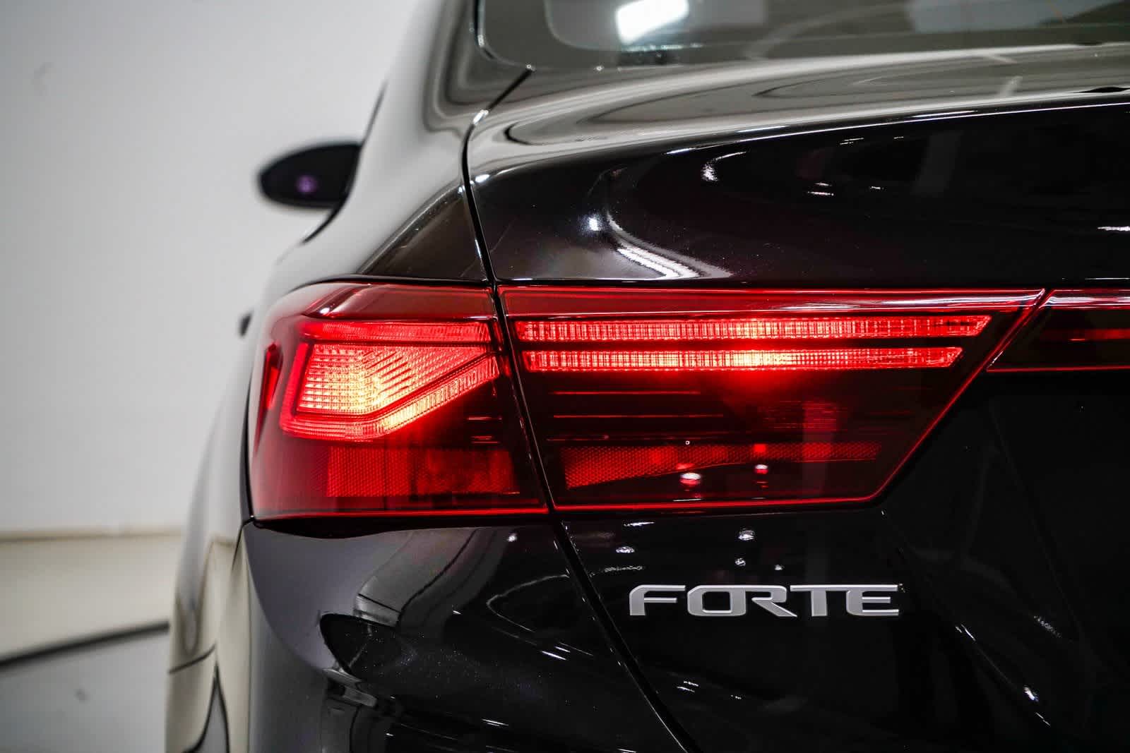 Thumbnail: 2023 Kia Forte - 9