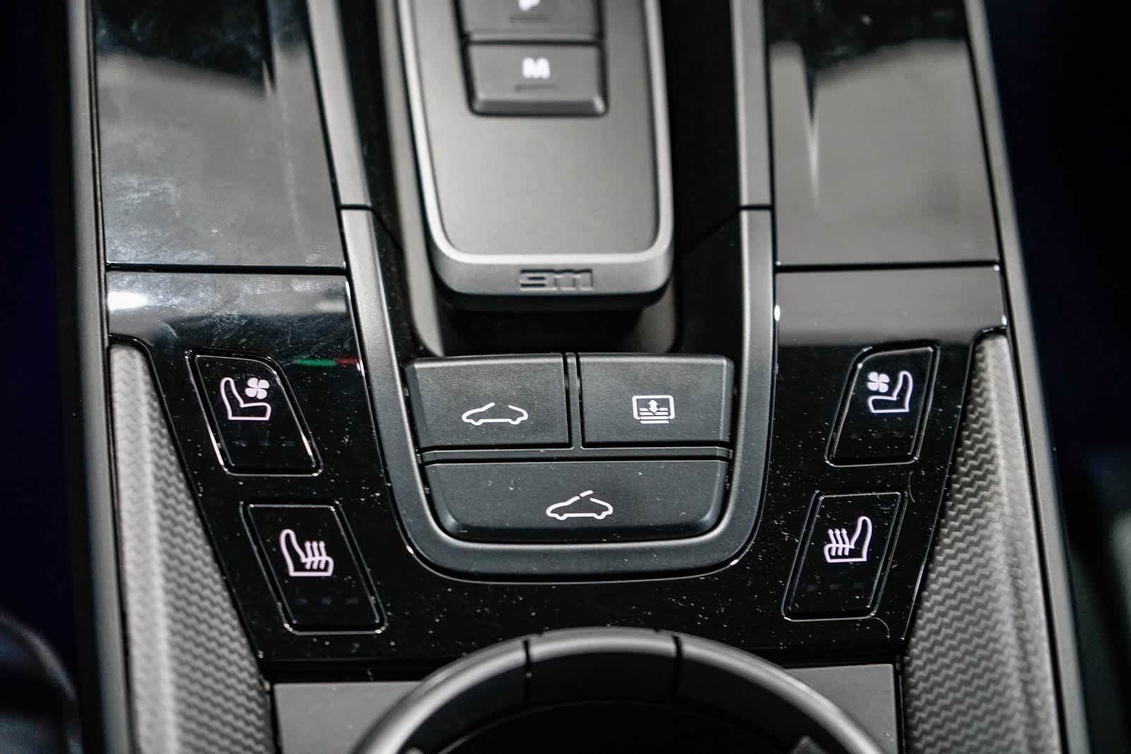 Thumbnail: 2025 Porsche 911 - 26