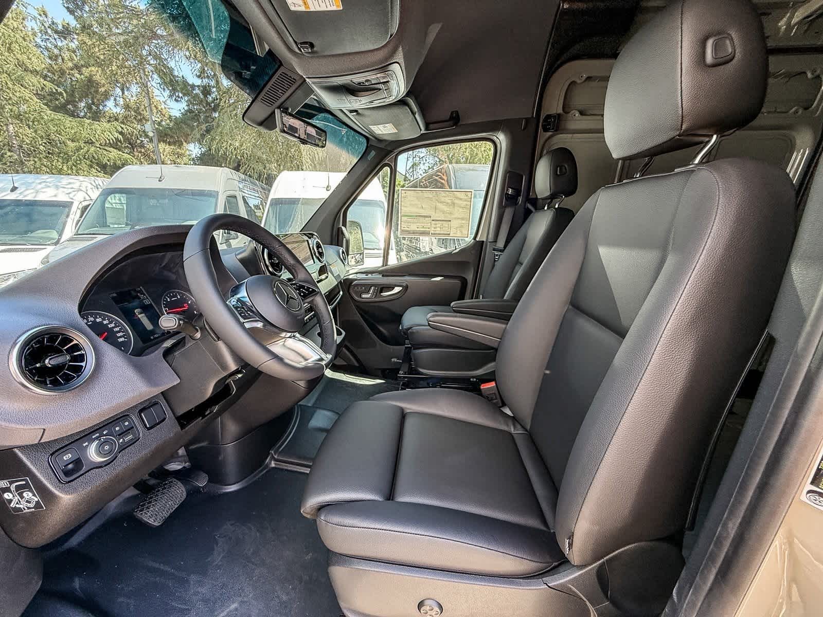 Thumbnail: 2025 Mercedes-Benz Sprinter - 20