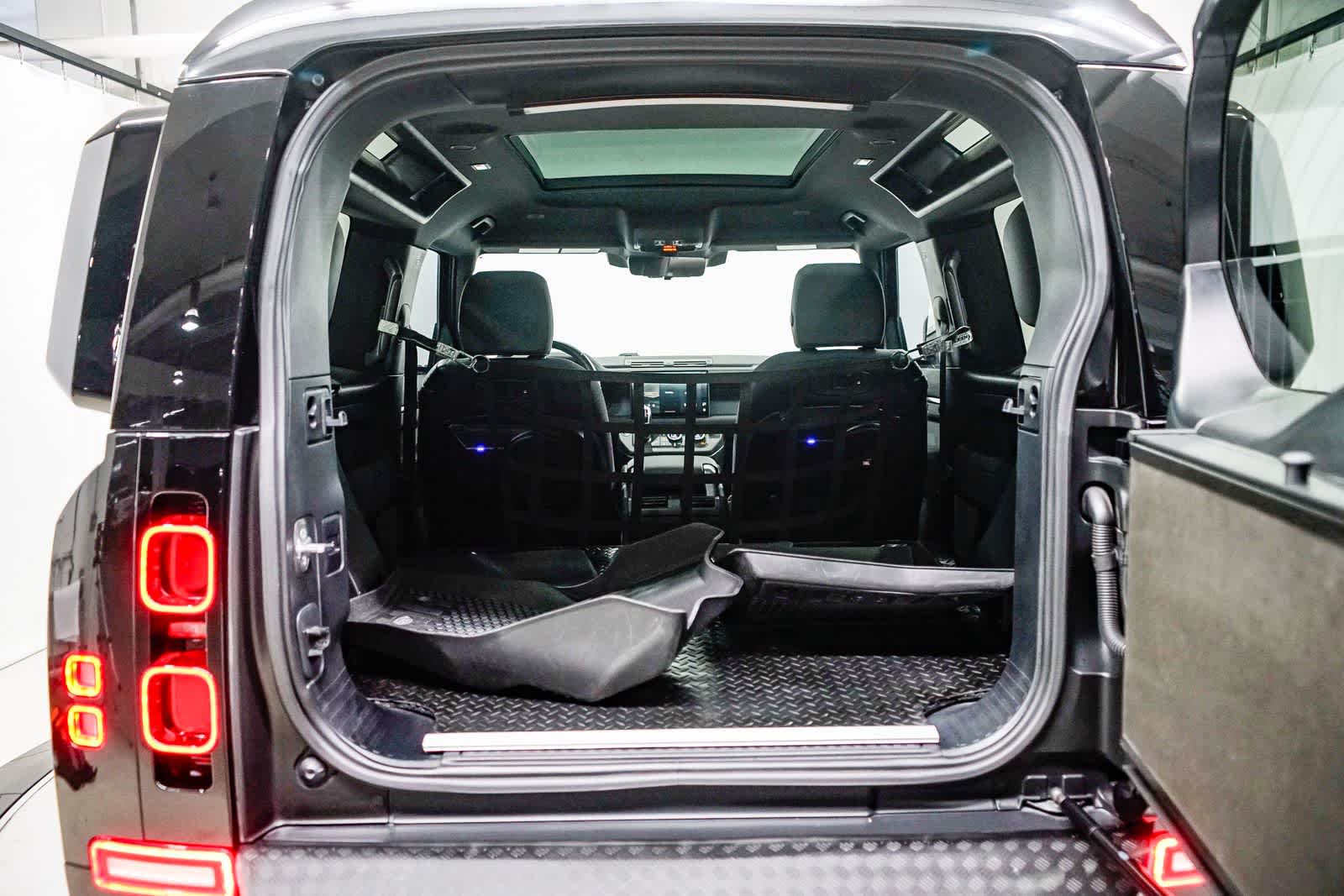 Thumbnail: 2022 Land Rover Defender - 28