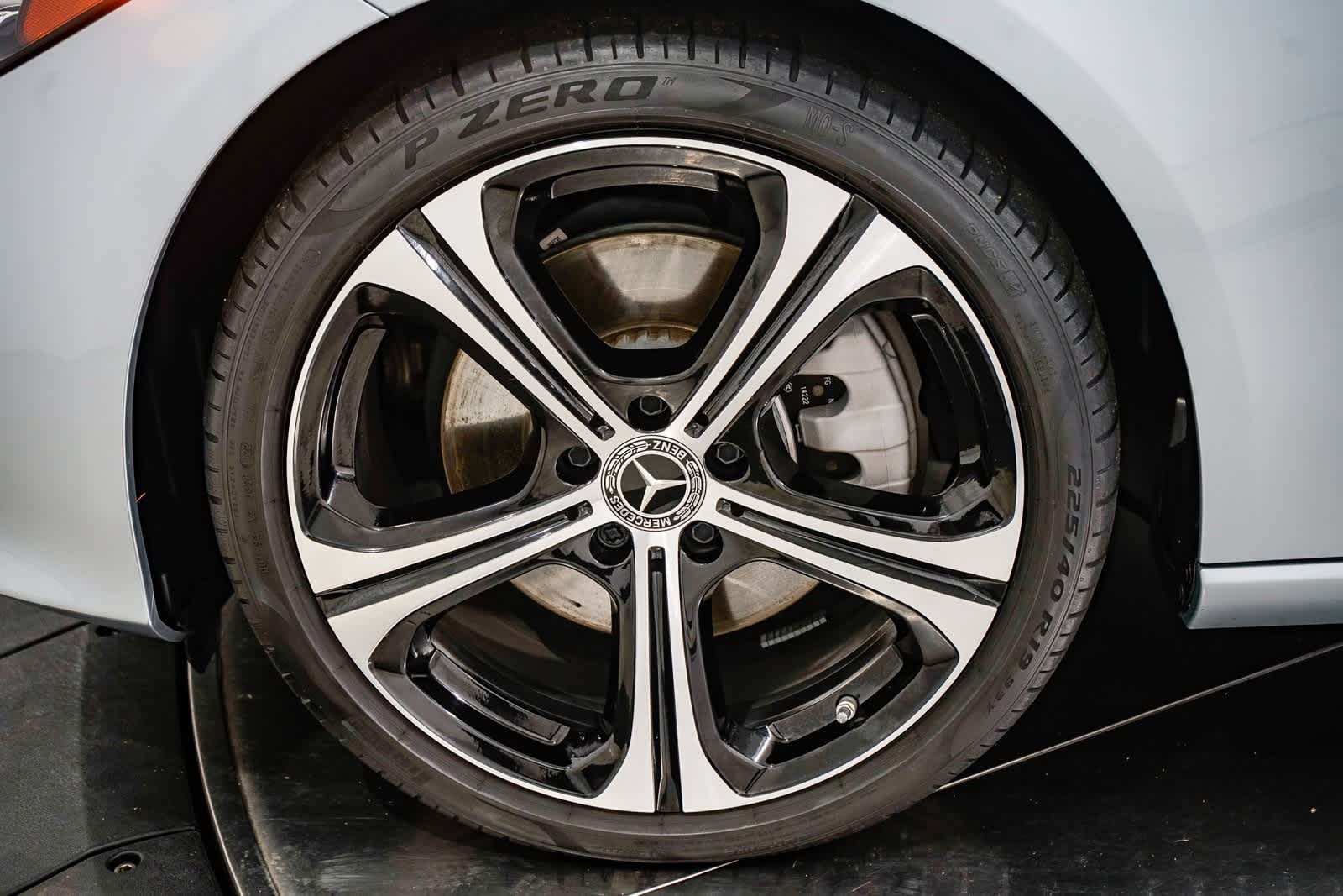 Thumbnail: 2023 Mercedes-Benz C-Class - 10