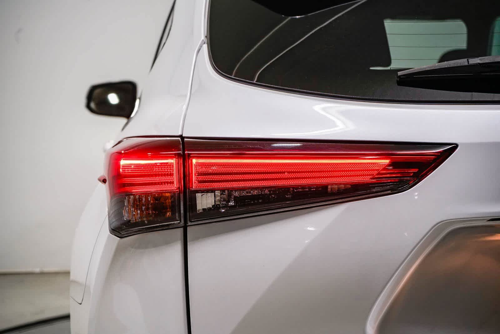 Thumbnail: 2023 Toyota Highlander - 10