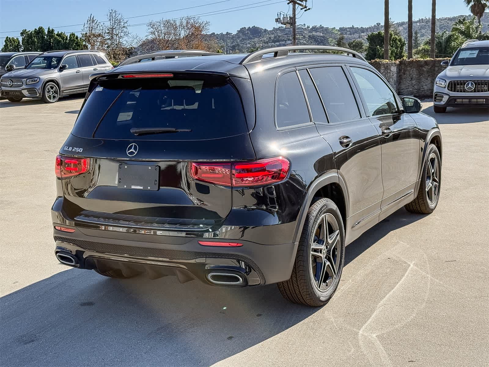 Thumbnail: 2026 Mercedes-Benz GLB - 4