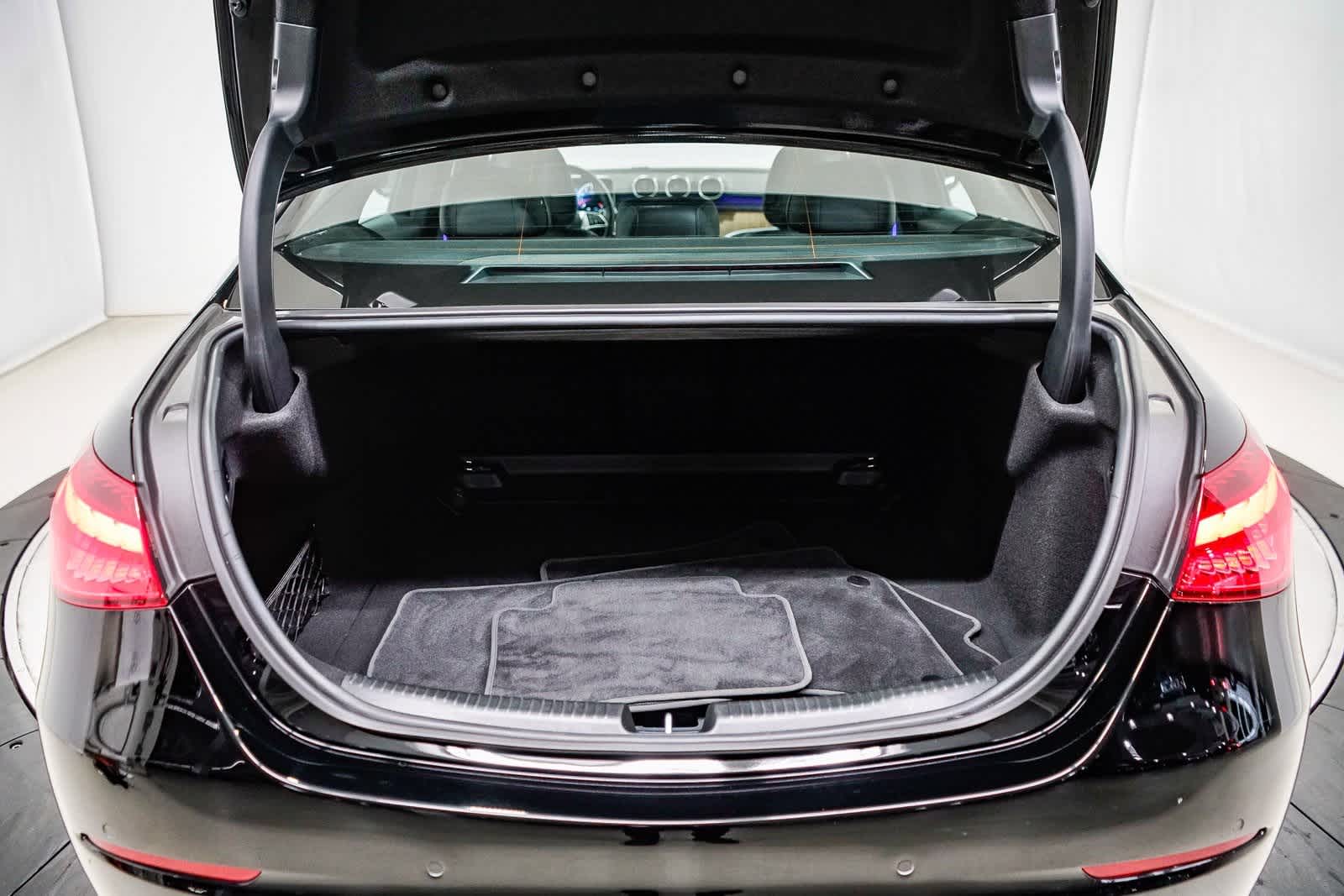 Thumbnail: 2025 Mercedes-Benz C-Class - 27