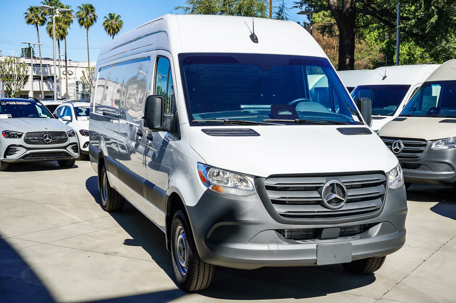 Thumbnail: 2026 Mercedes-Benz Sprinter - 3