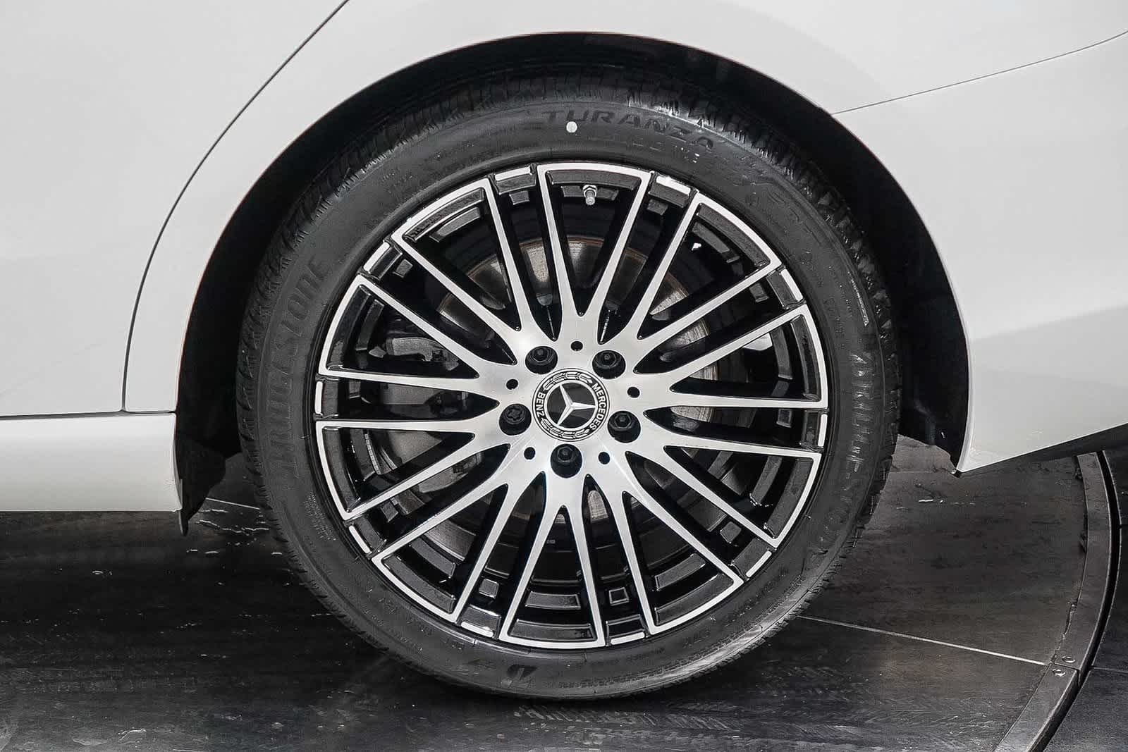 Thumbnail: 2023 Mercedes-Benz C-Class - 11