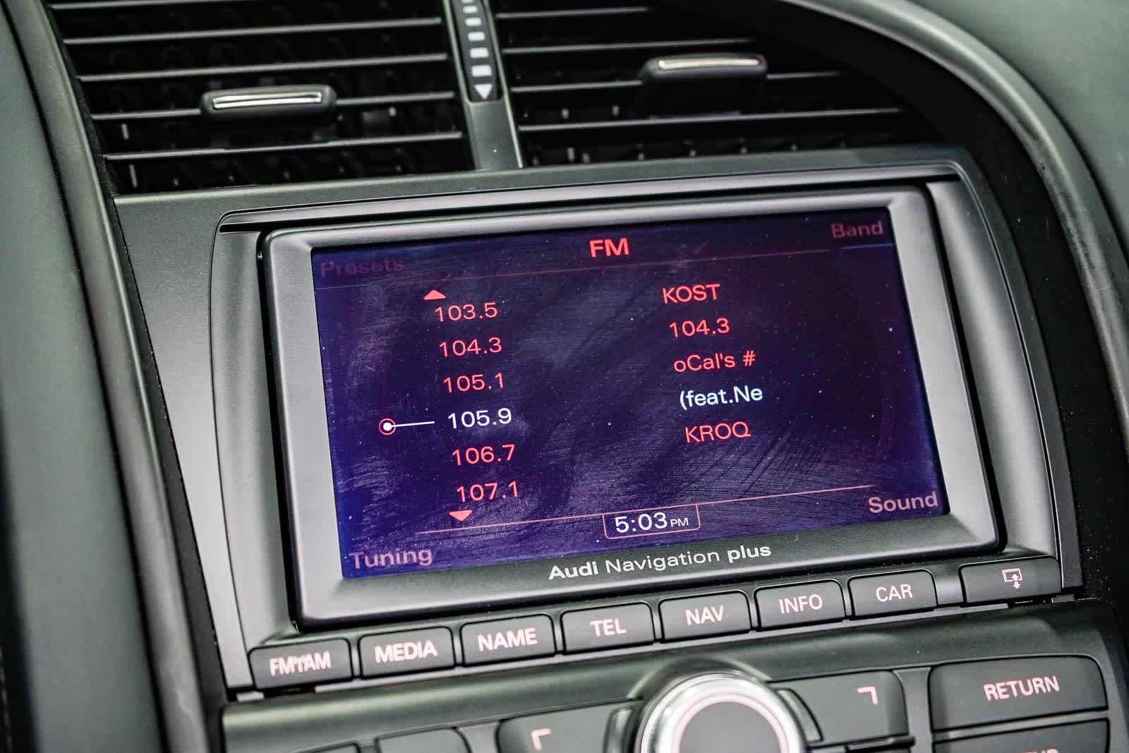 Thumbnail: 2011 Audi R8 - 30