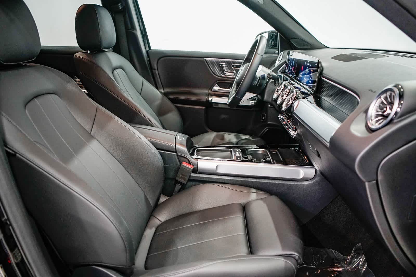 Thumbnail: 2025 Mercedes-Benz GLB - 15