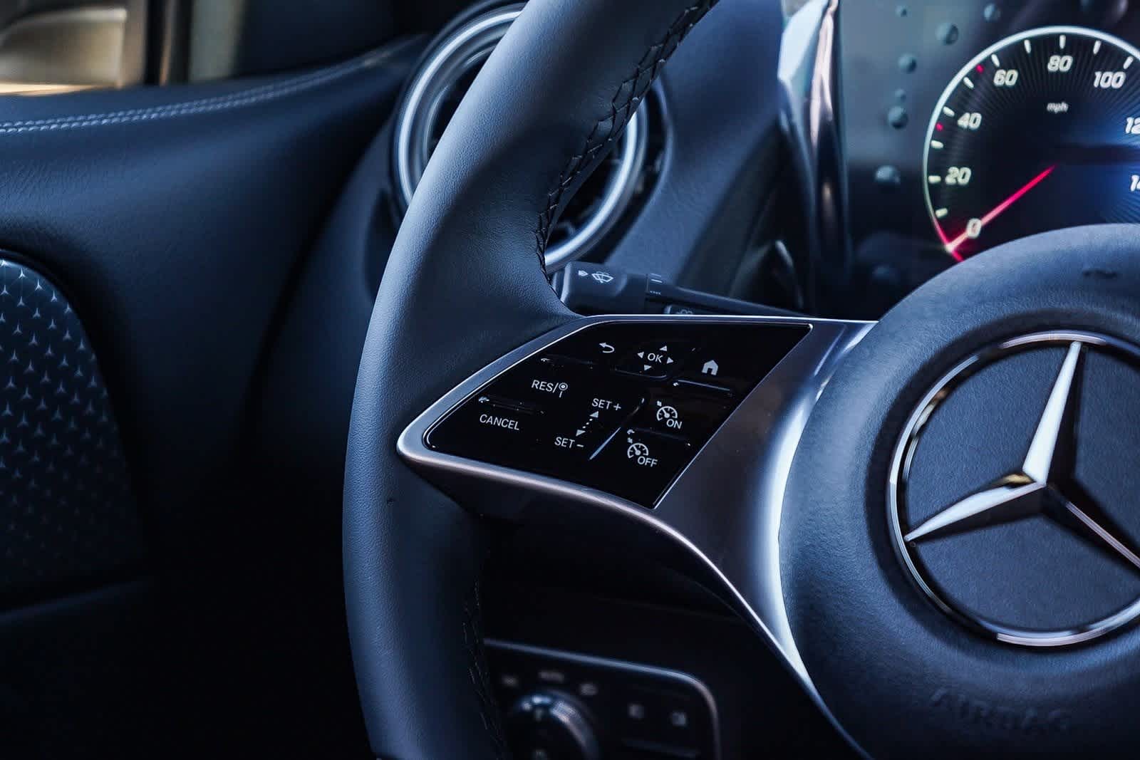 Thumbnail: 2026 Mercedes-Benz GLB - 17