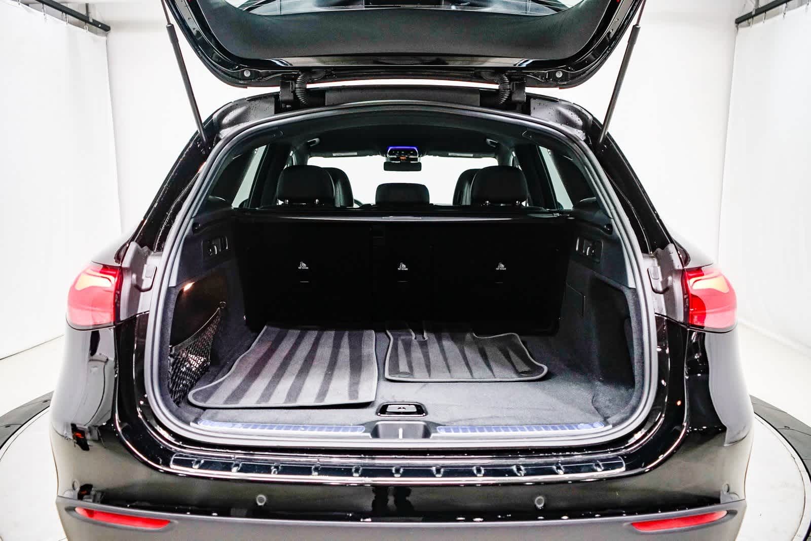 Thumbnail: 2025 Mercedes-Benz GLC - 26