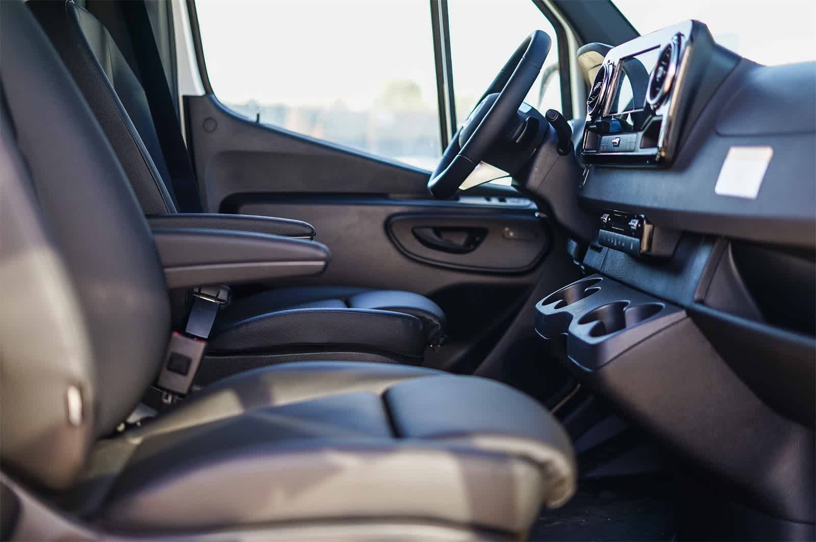 Thumbnail: 2024 Mercedes-Benz eSprinter - 21