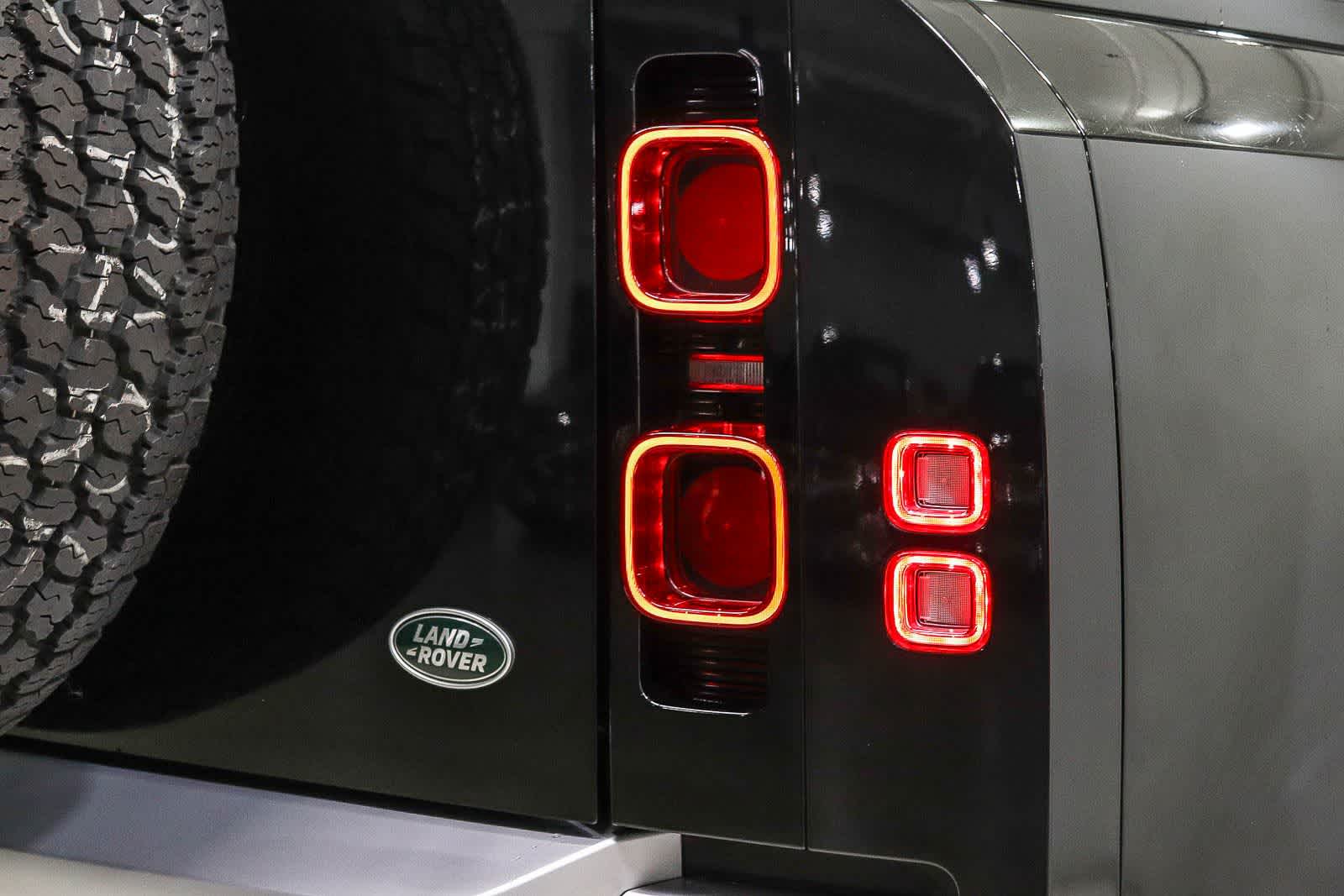 Thumbnail: 2020 Land Rover Defender - 10