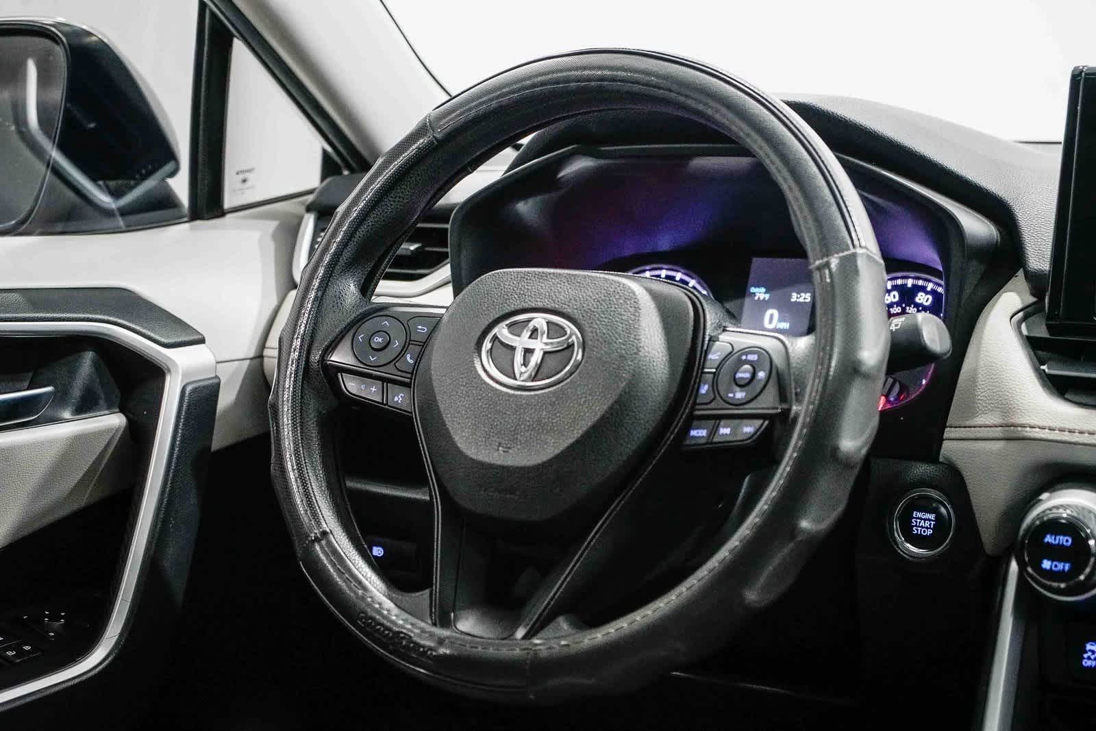Thumbnail: 2019 Toyota RAV4 - 15
